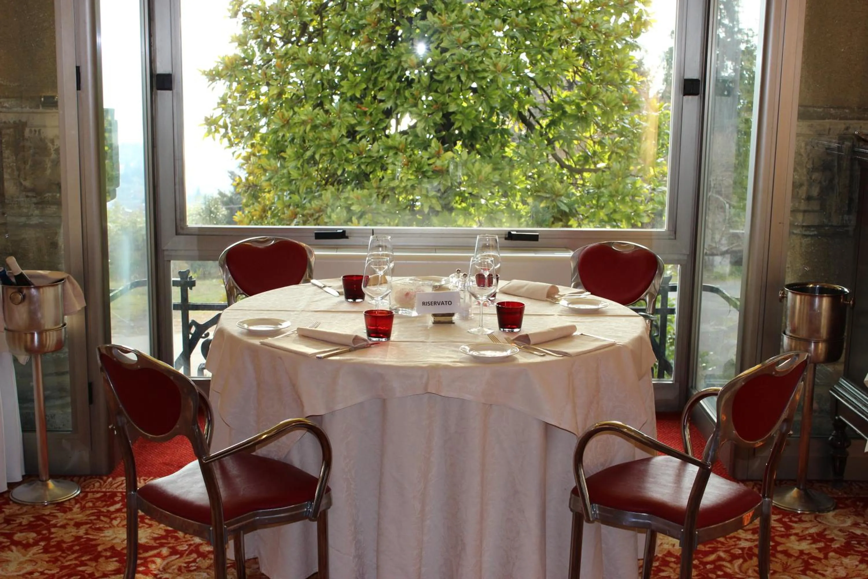 Restaurant/places to eat in Palace Grand Hotel Varese