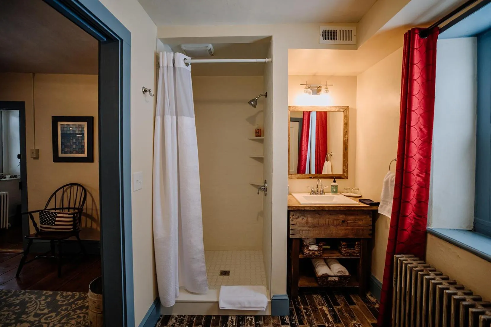 Bathroom in Galvanized America Inn & Art Gallery