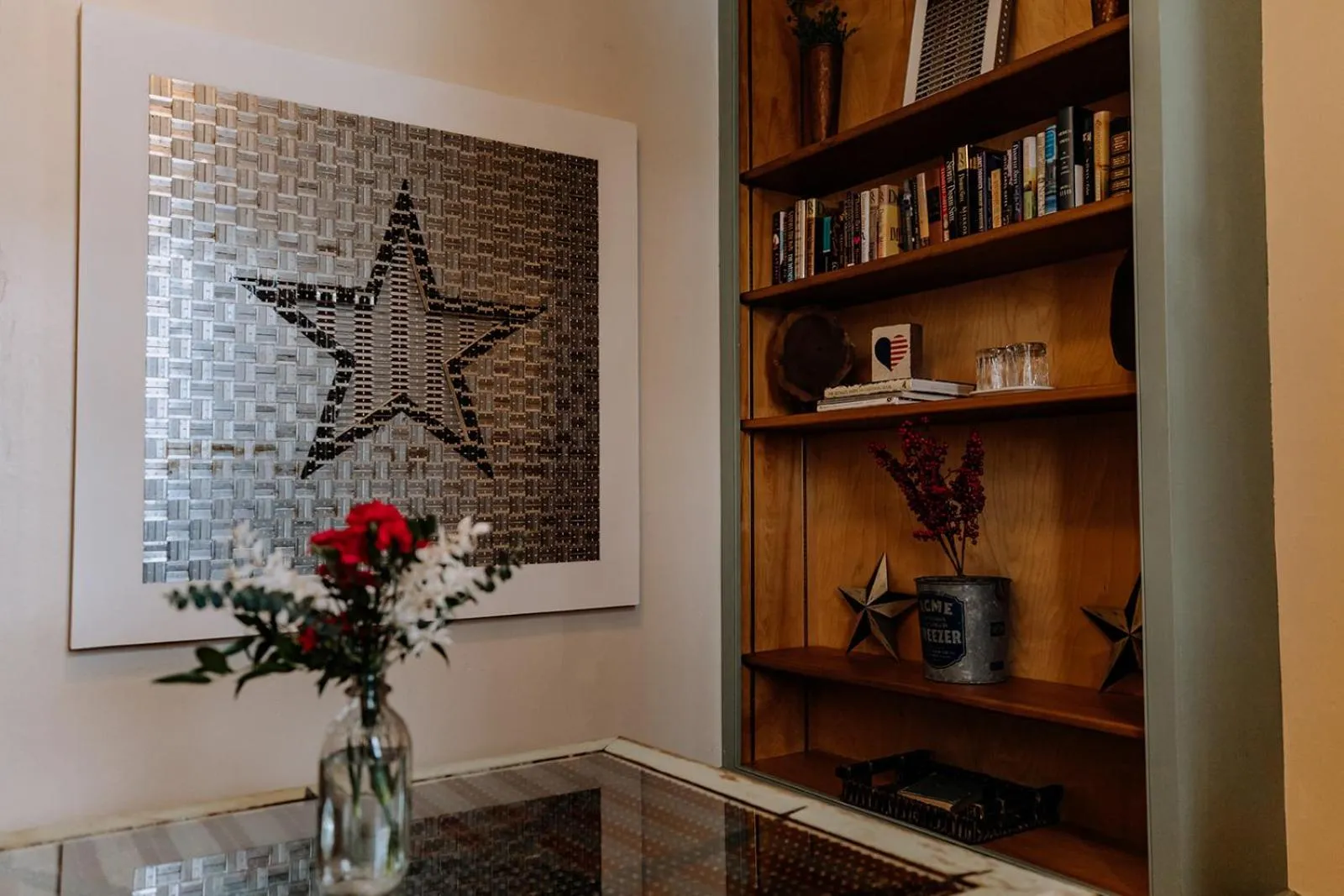 Seating area in Galvanized America Inn & Art Gallery