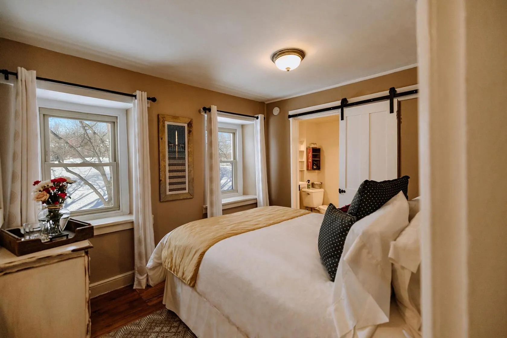 Bedroom, Bed in Galvanized America Inn & Art Gallery