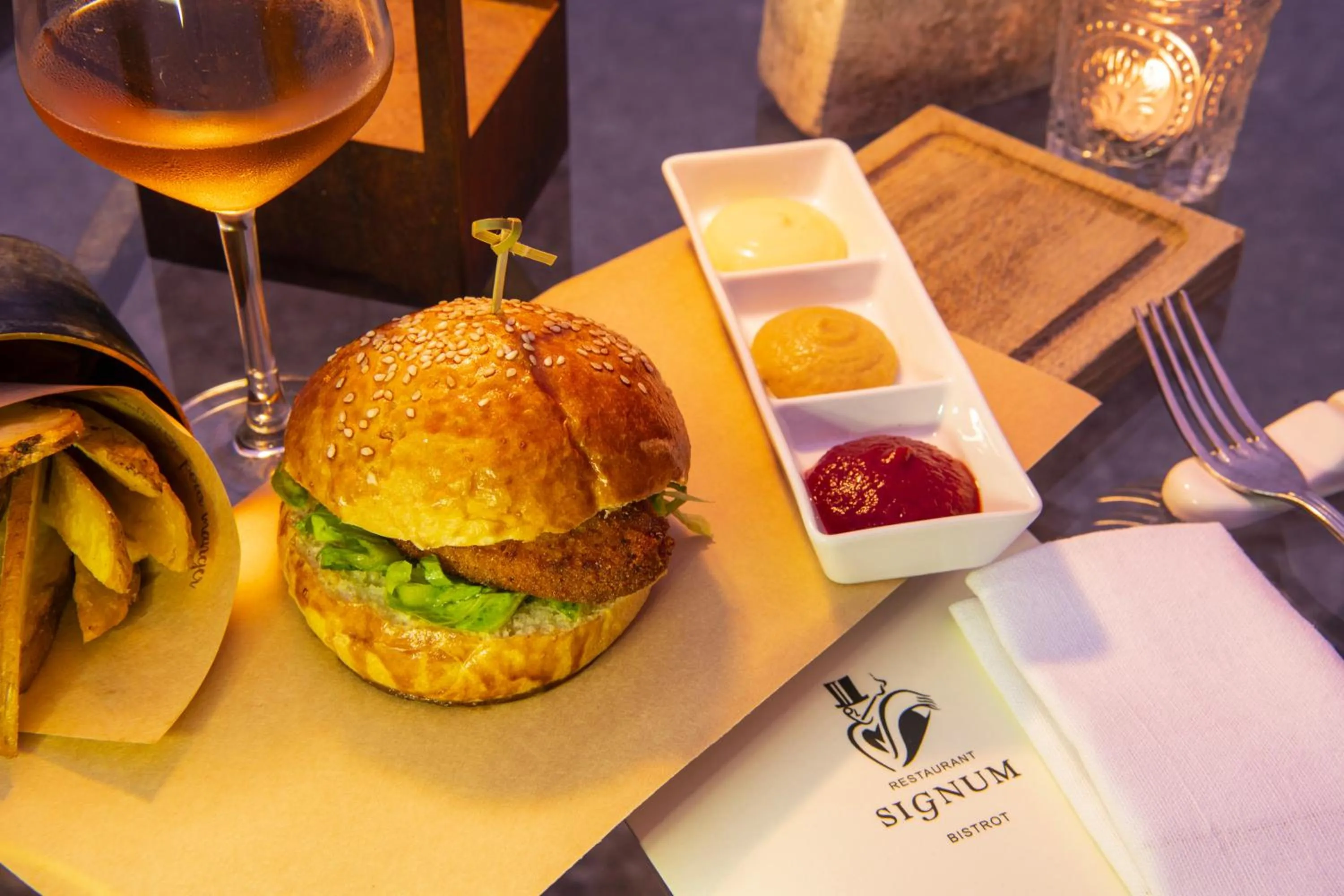 Restaurant/places to eat in Hotel Signum