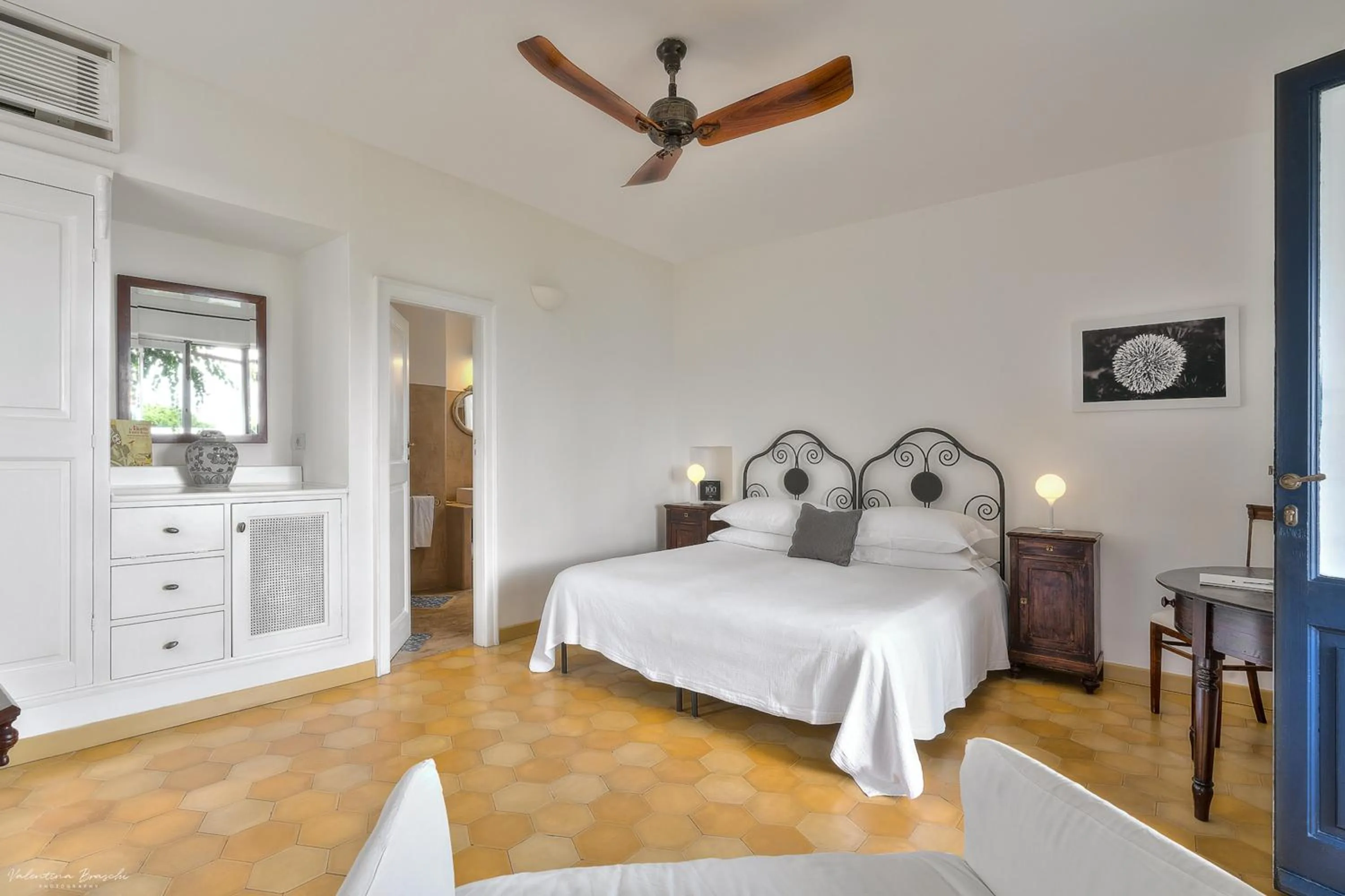 Photo of the whole room, Bed in Hotel Signum