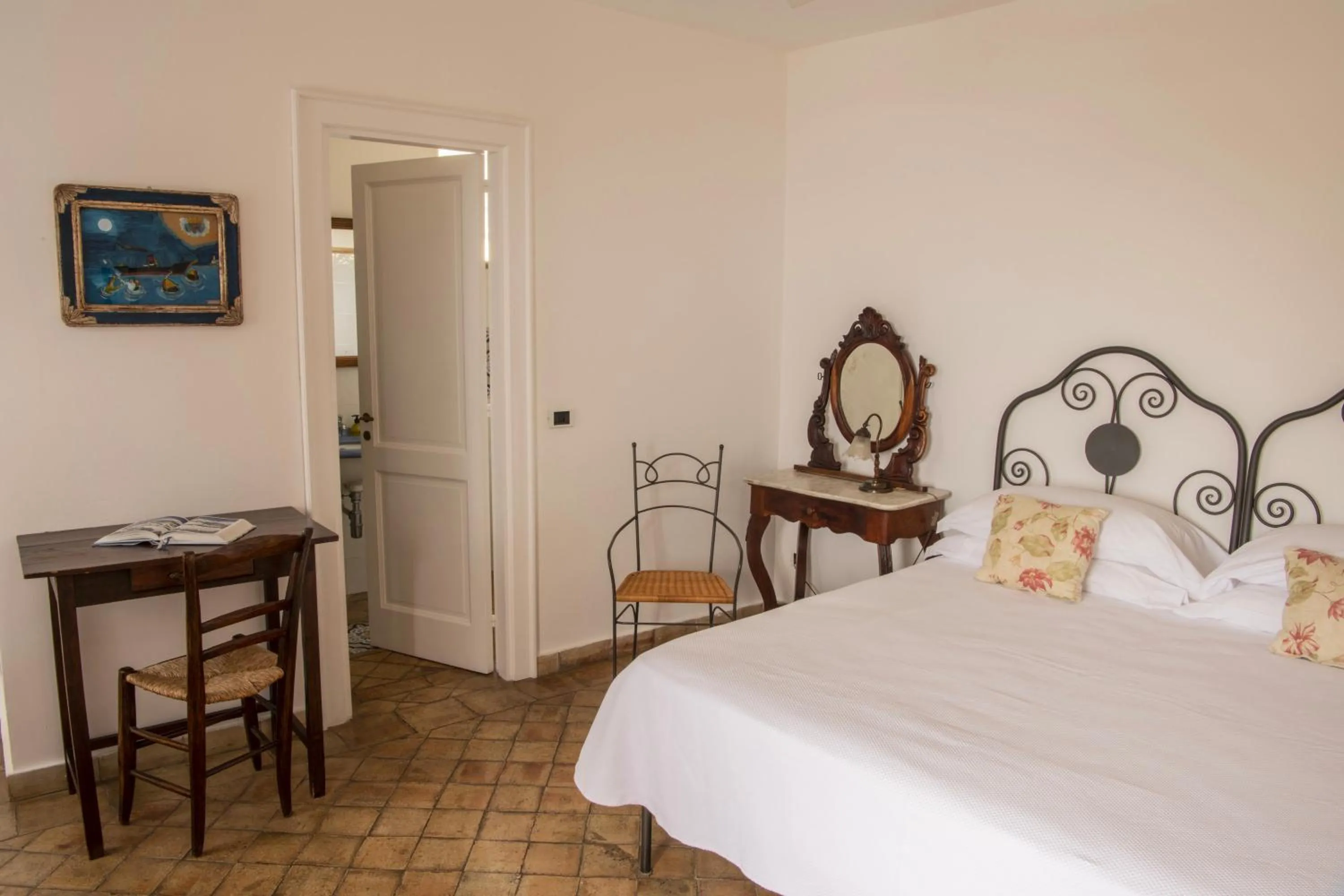 Photo of the whole room, Bed in Hotel Signum