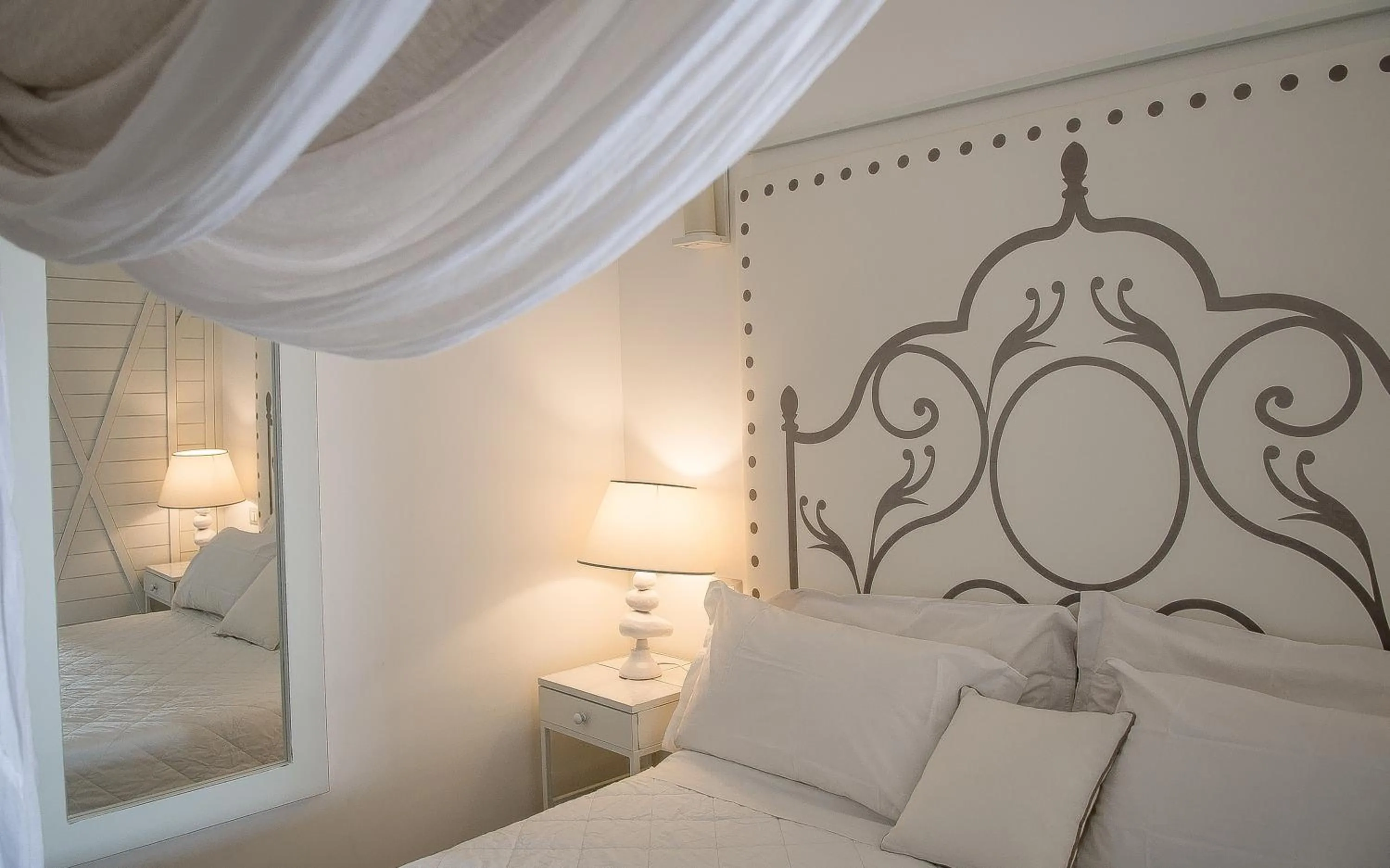 Decorative detail, Bed in Hotel Villa Enrica - Aeolian Charme