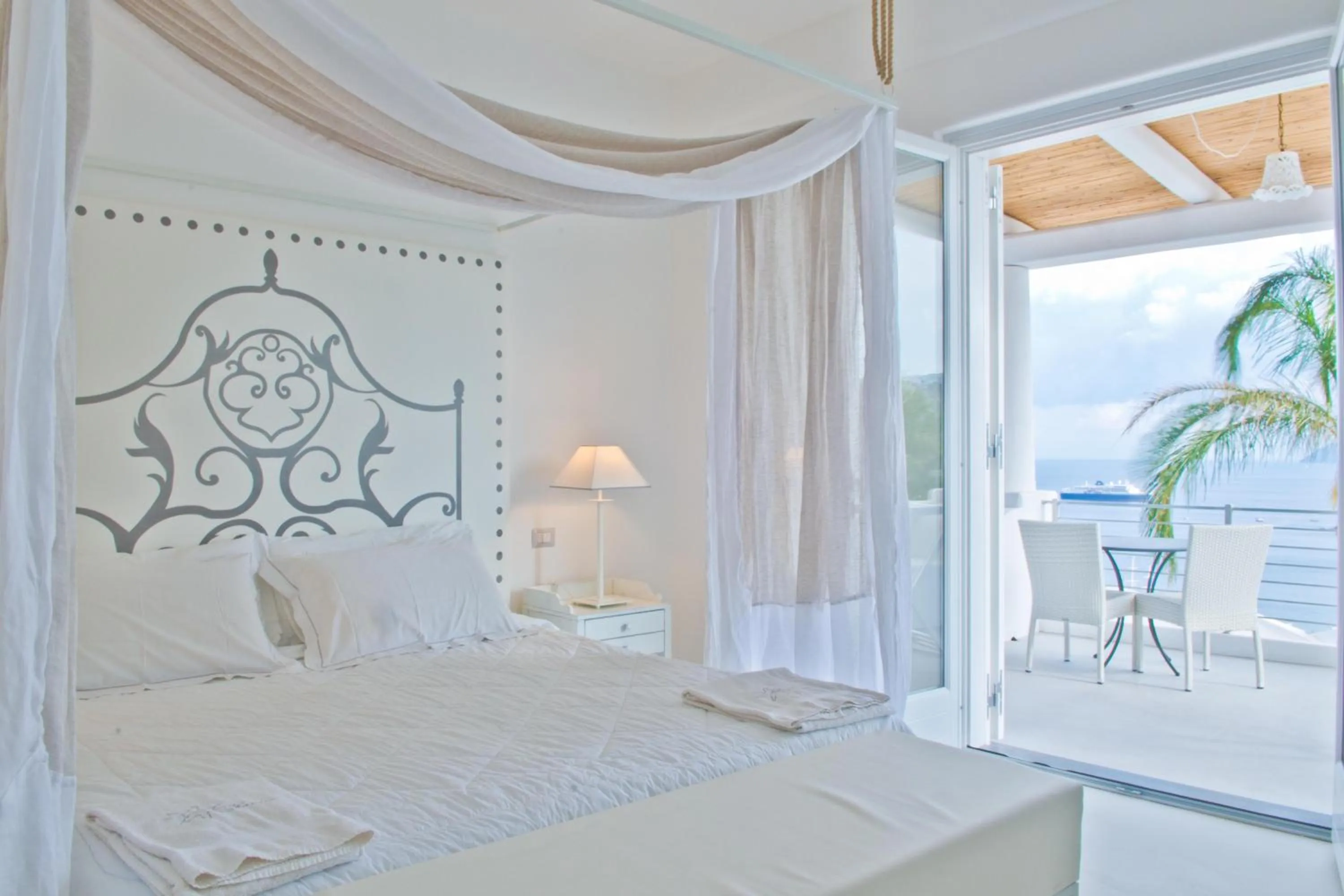 Day, Bed in Hotel Villa Enrica - Aeolian Charme