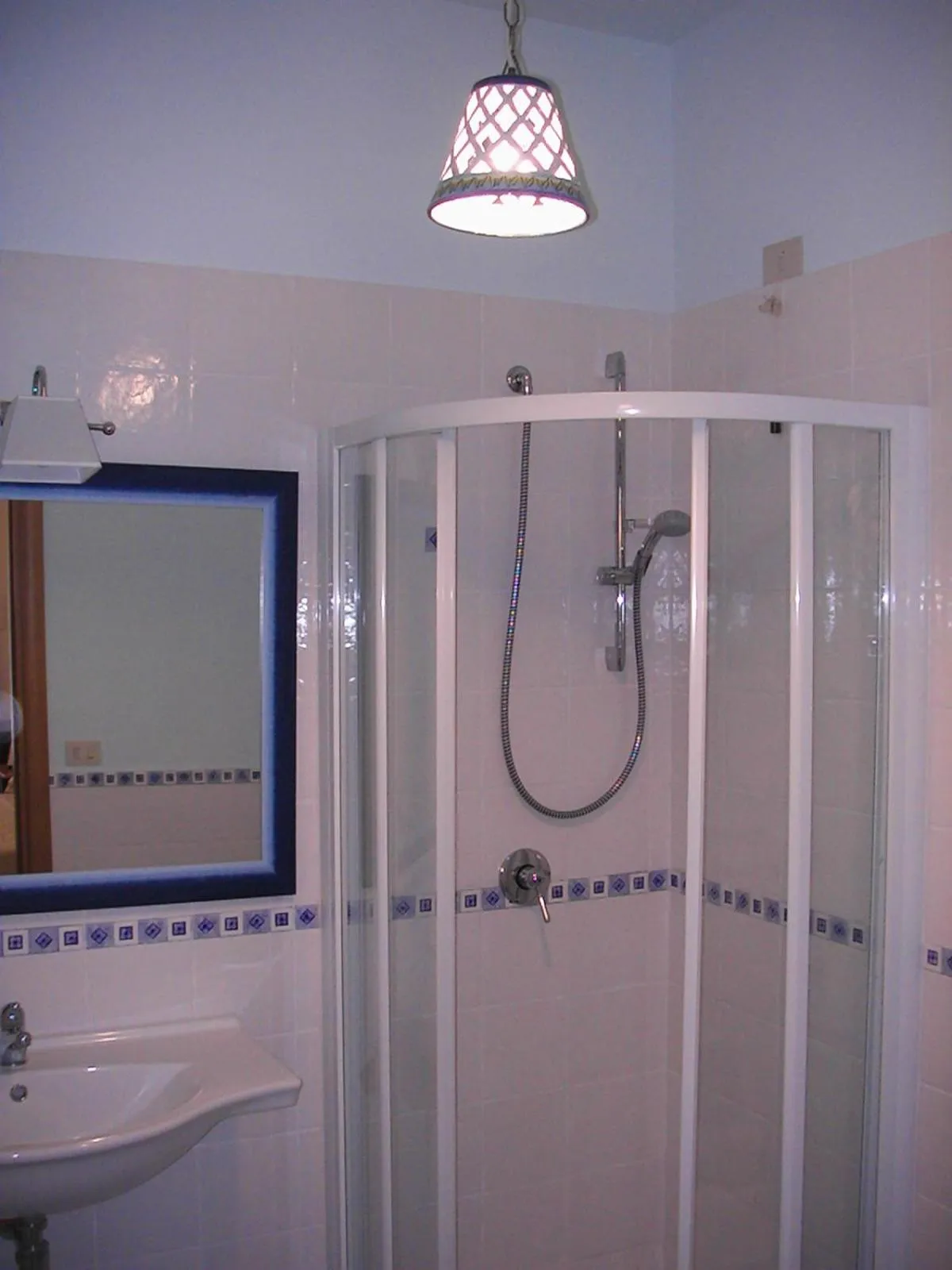 Shower in Hotel Villa Enrica - Aeolian Charme