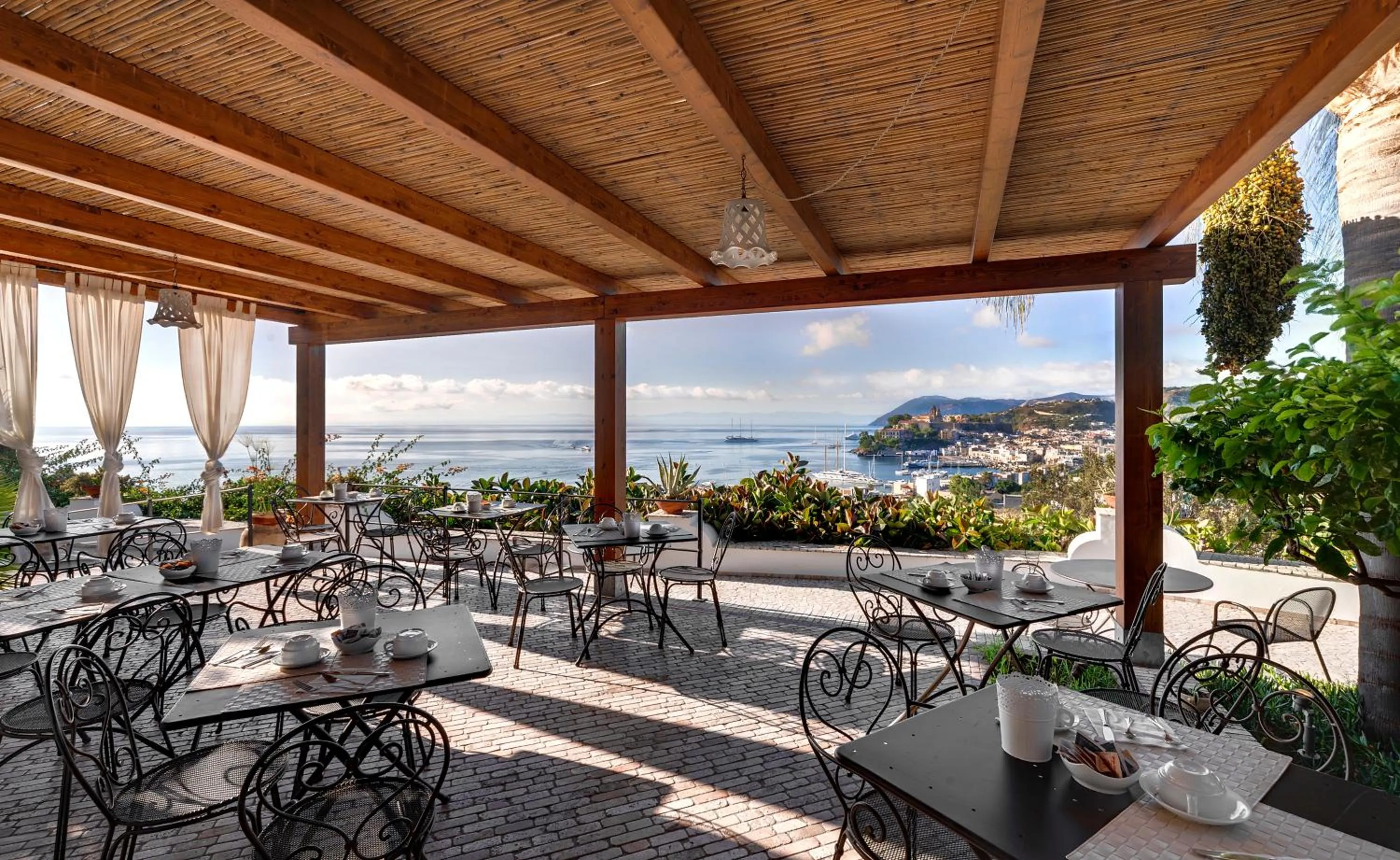 Restaurant/places to eat in Hotel Villa Enrica - Aeolian Charme