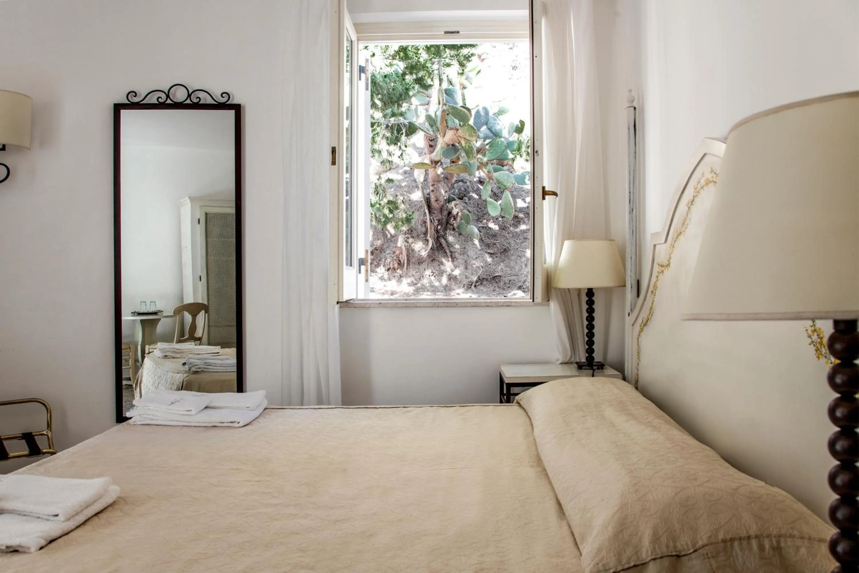 Day, Bed in Hotel Villa Enrica - Aeolian Charme