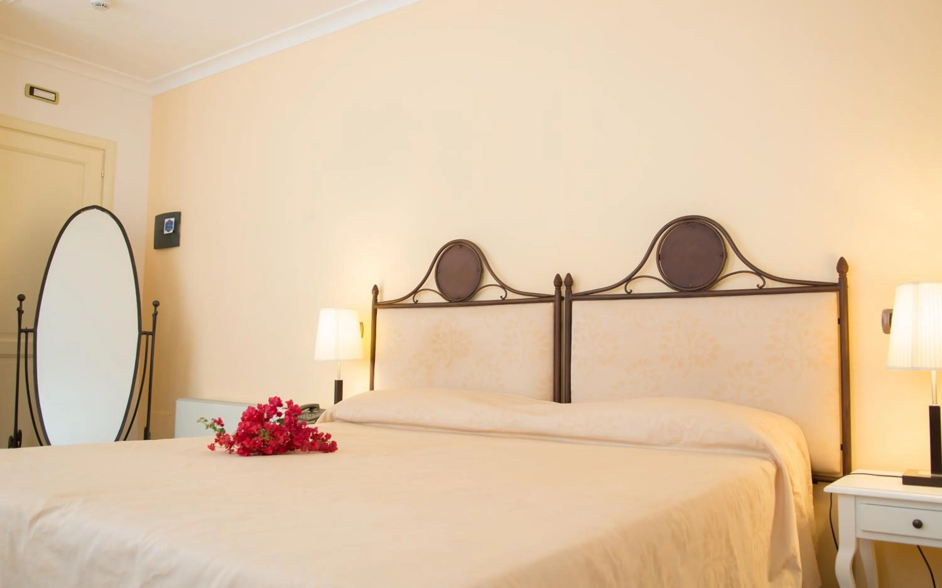 Photo of the whole room, Bed in Hotel Villa Enrica - Aeolian Charme