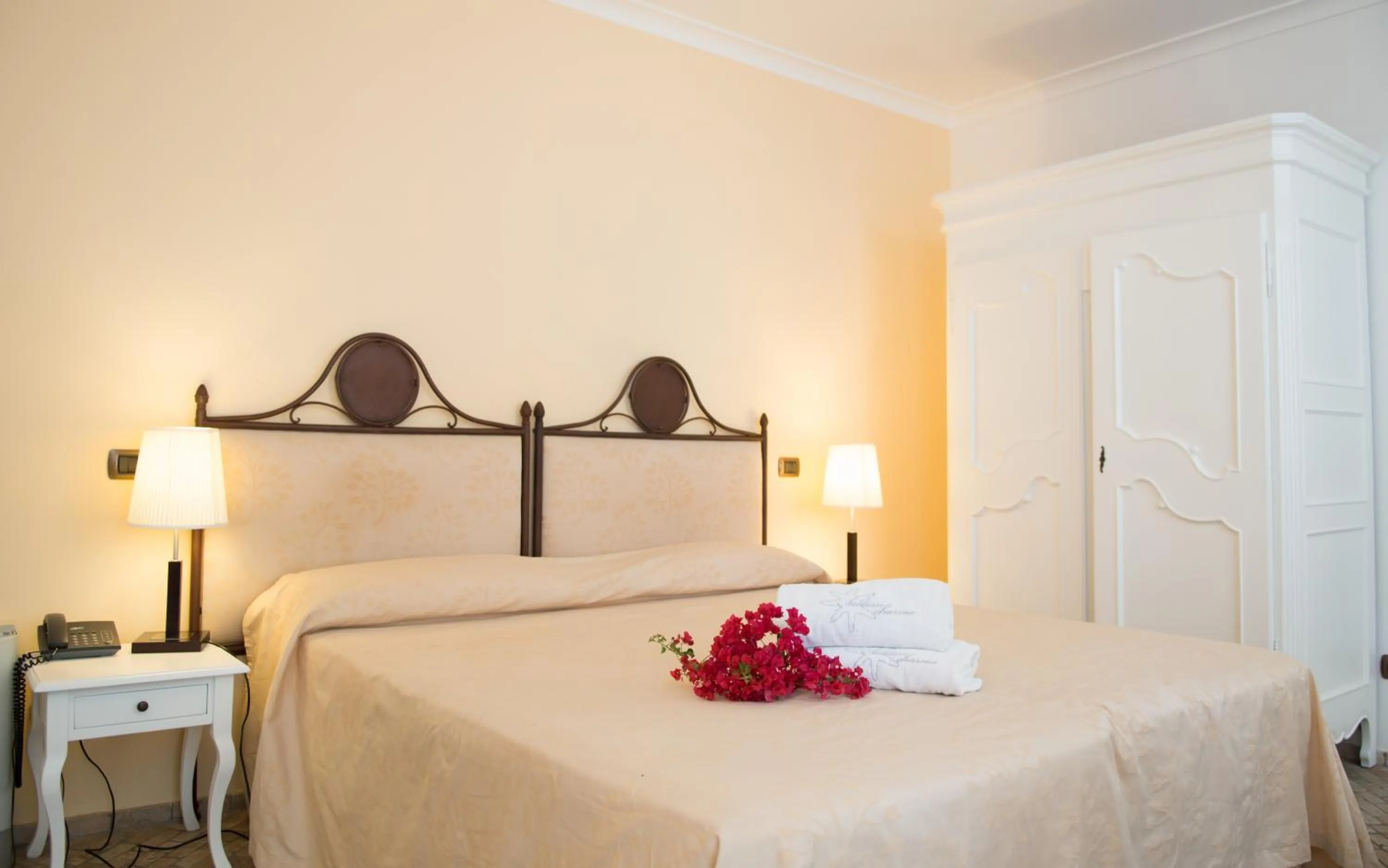 Photo of the whole room, Bed in Hotel Villa Enrica - Aeolian Charme