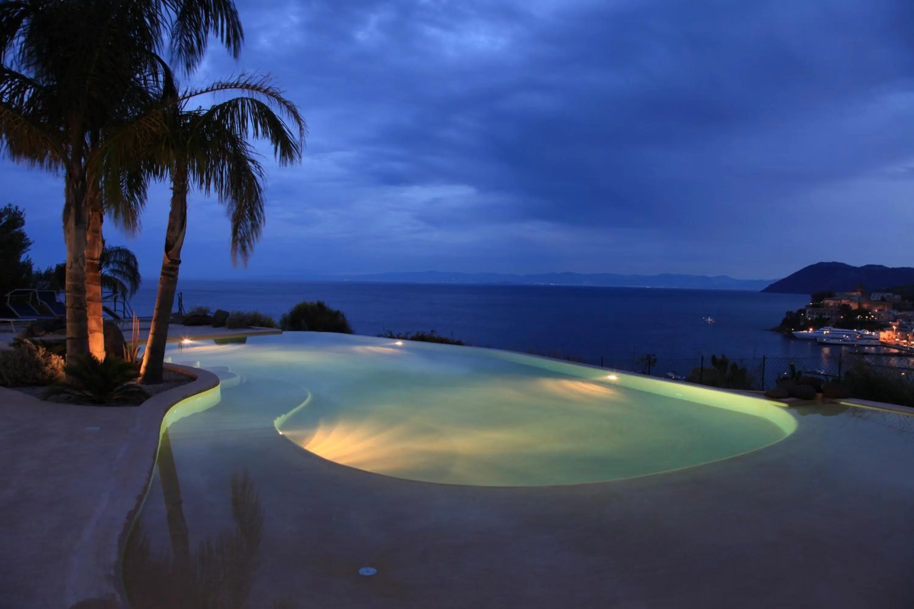 Night in Hotel Villa Enrica - Aeolian Charme