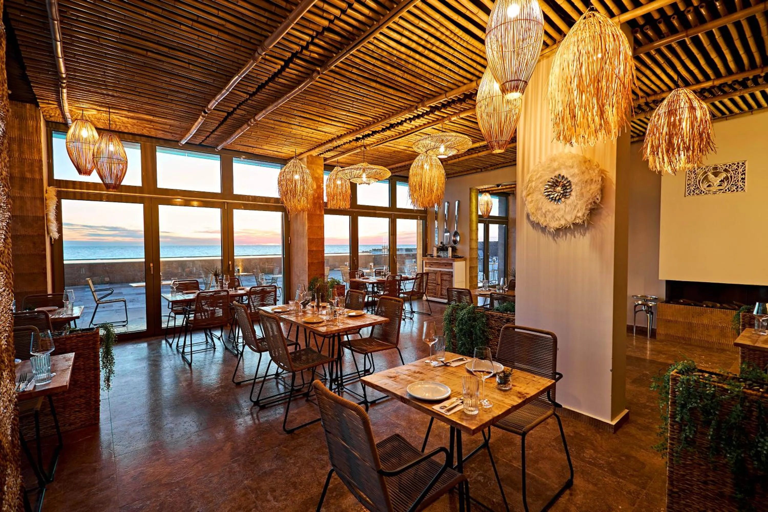 Restaurant/places to eat in Miramare Magnetic Beach Hotel