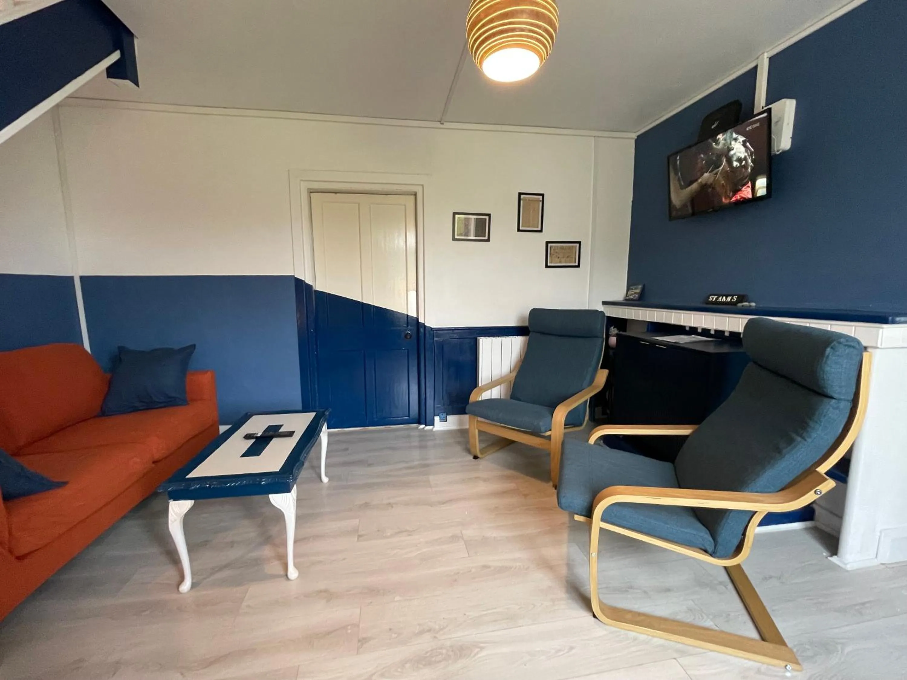 Communal lounge/ TV room in Mon Petit Cottage - B&B and Guest House in Bunclody