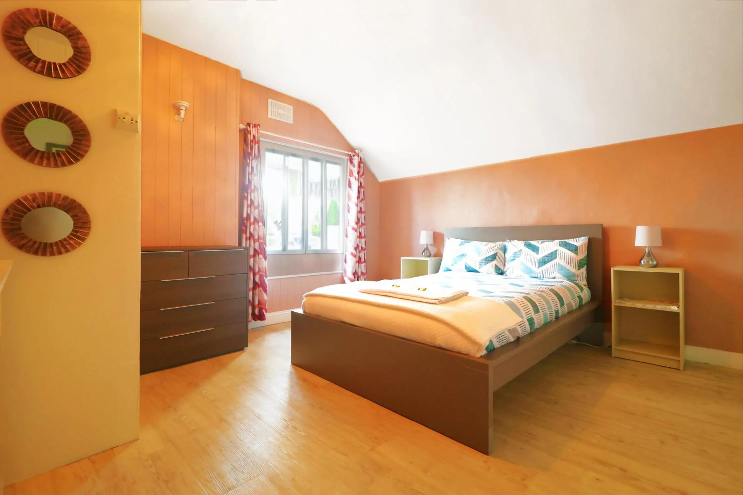 Bedroom, Bed in Mon Petit Cottage - B&B and Guest House in Bunclody