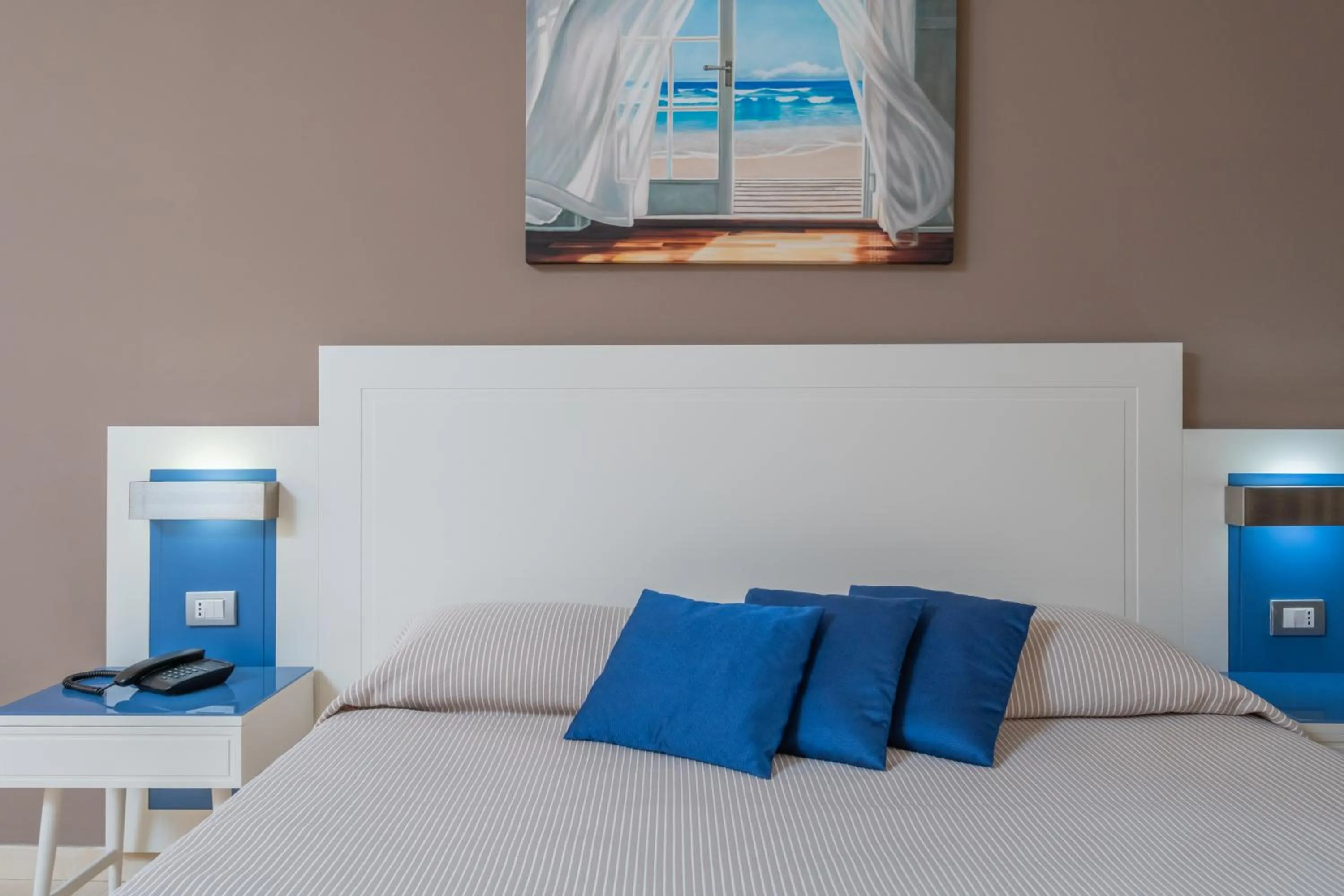 View (from property/room), Bed in Hotel Mareluna