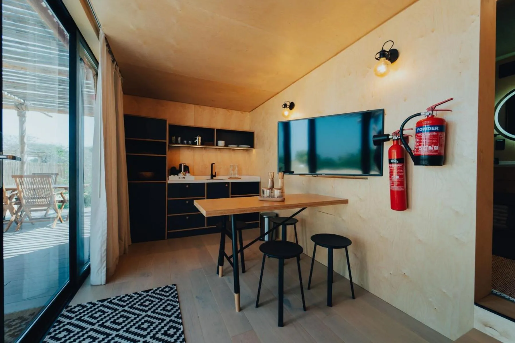 TV and multimedia in Bab Al Nojoum Al Mugheirah