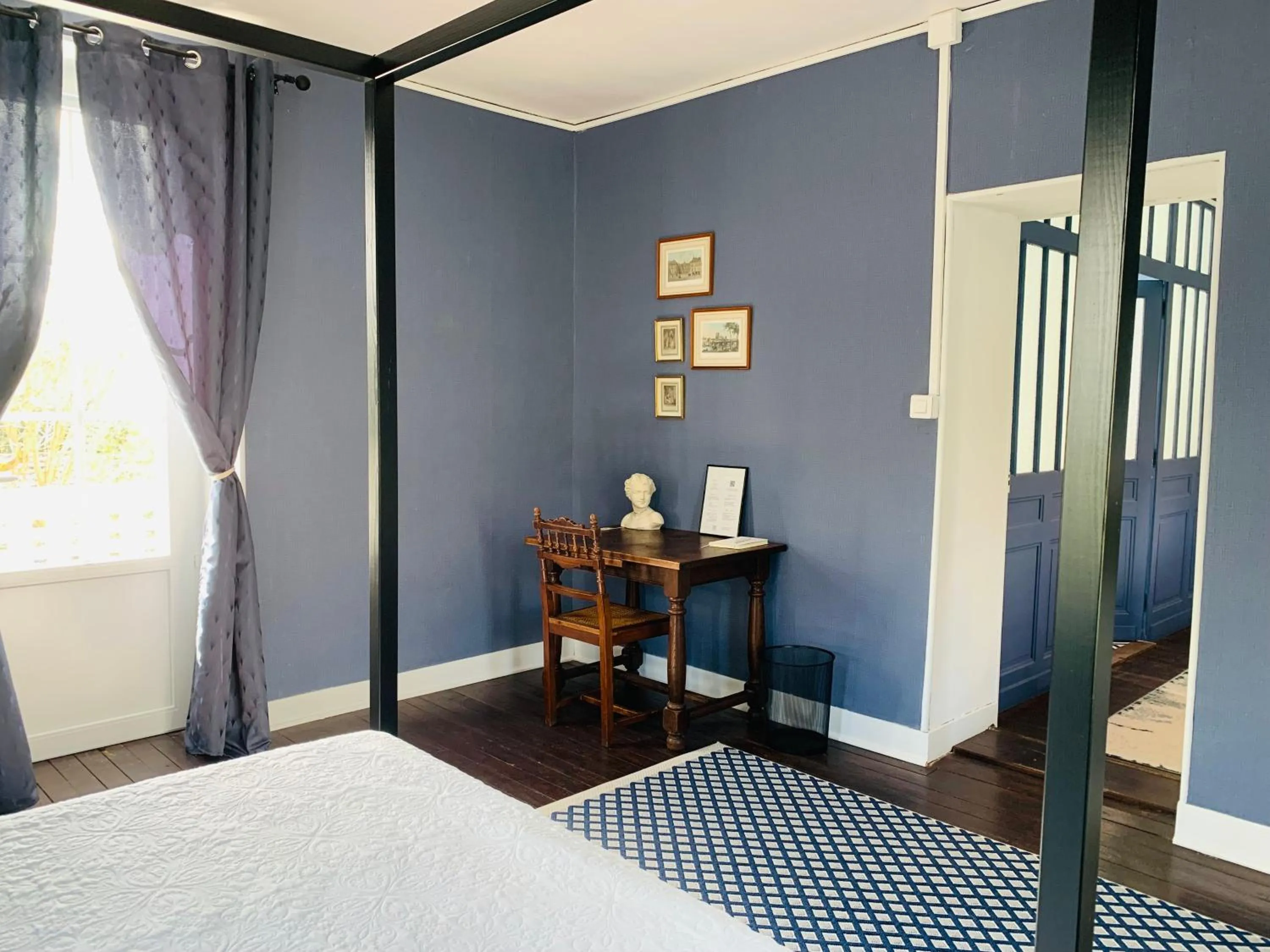 Bedroom, Bed in Brigitte et Moi