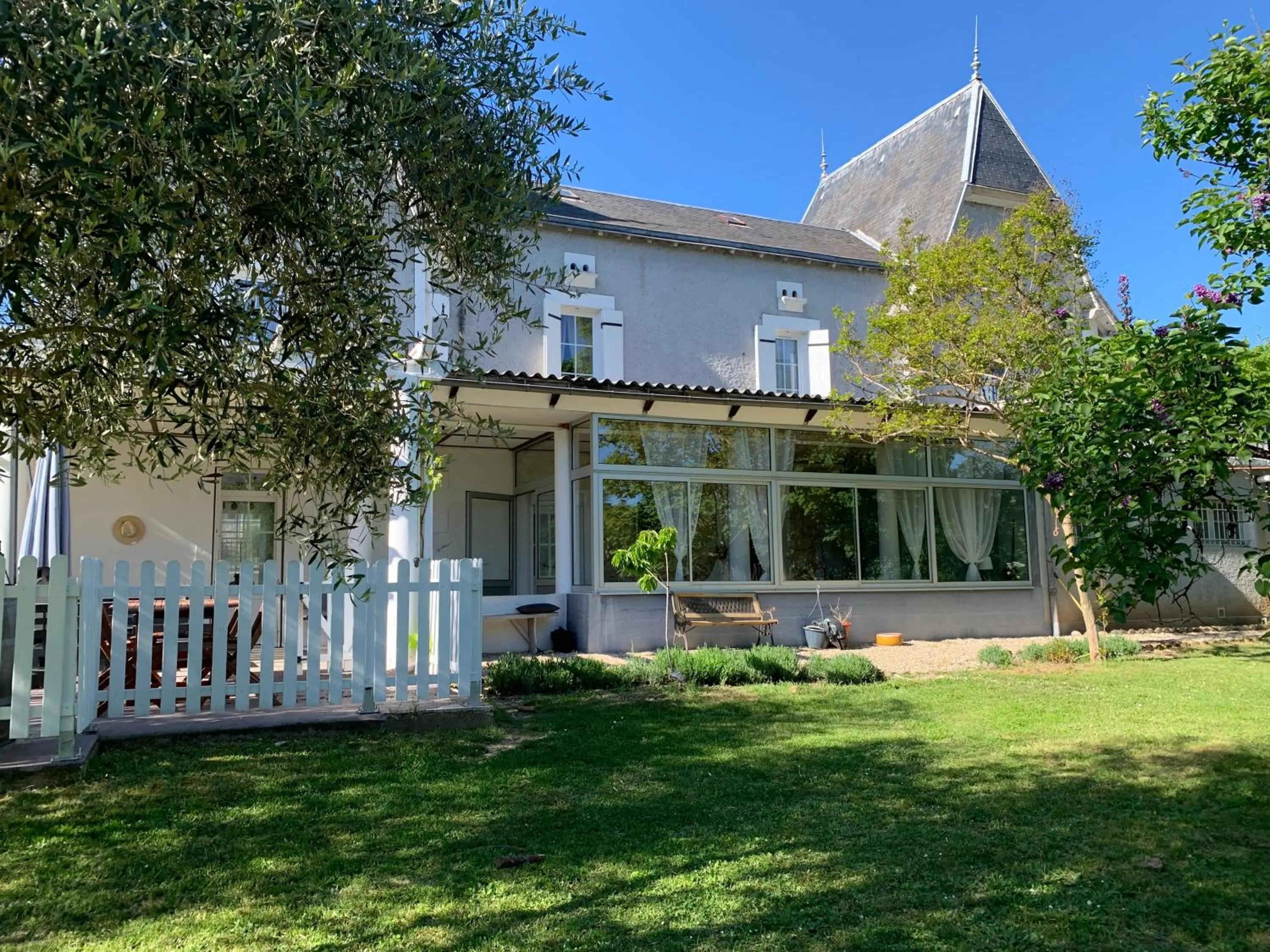 Property building in Brigitte et Moi