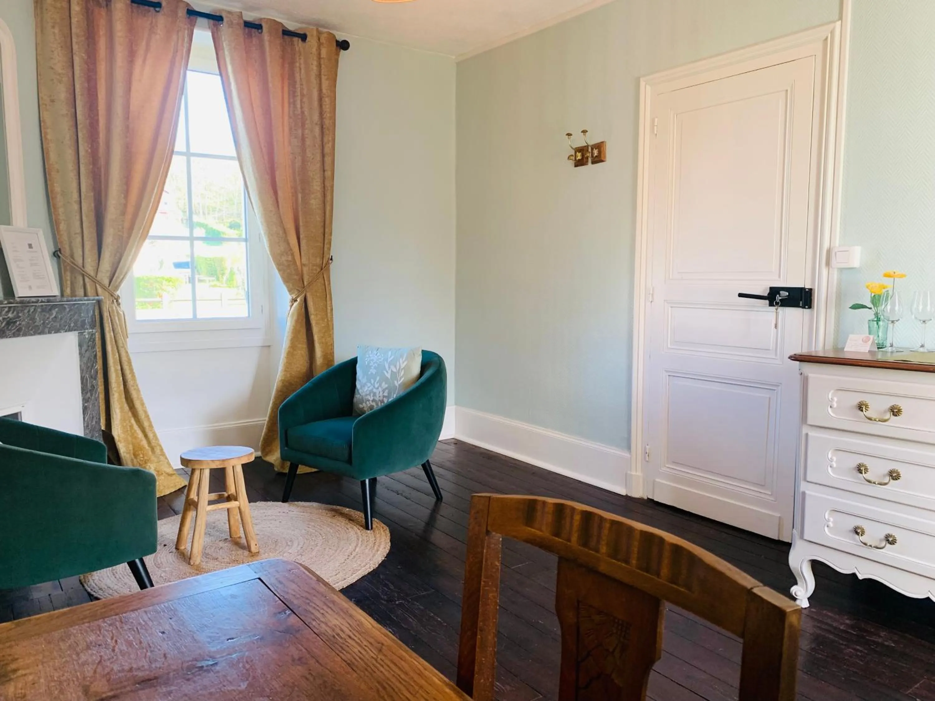 Seating area in Brigitte et Moi