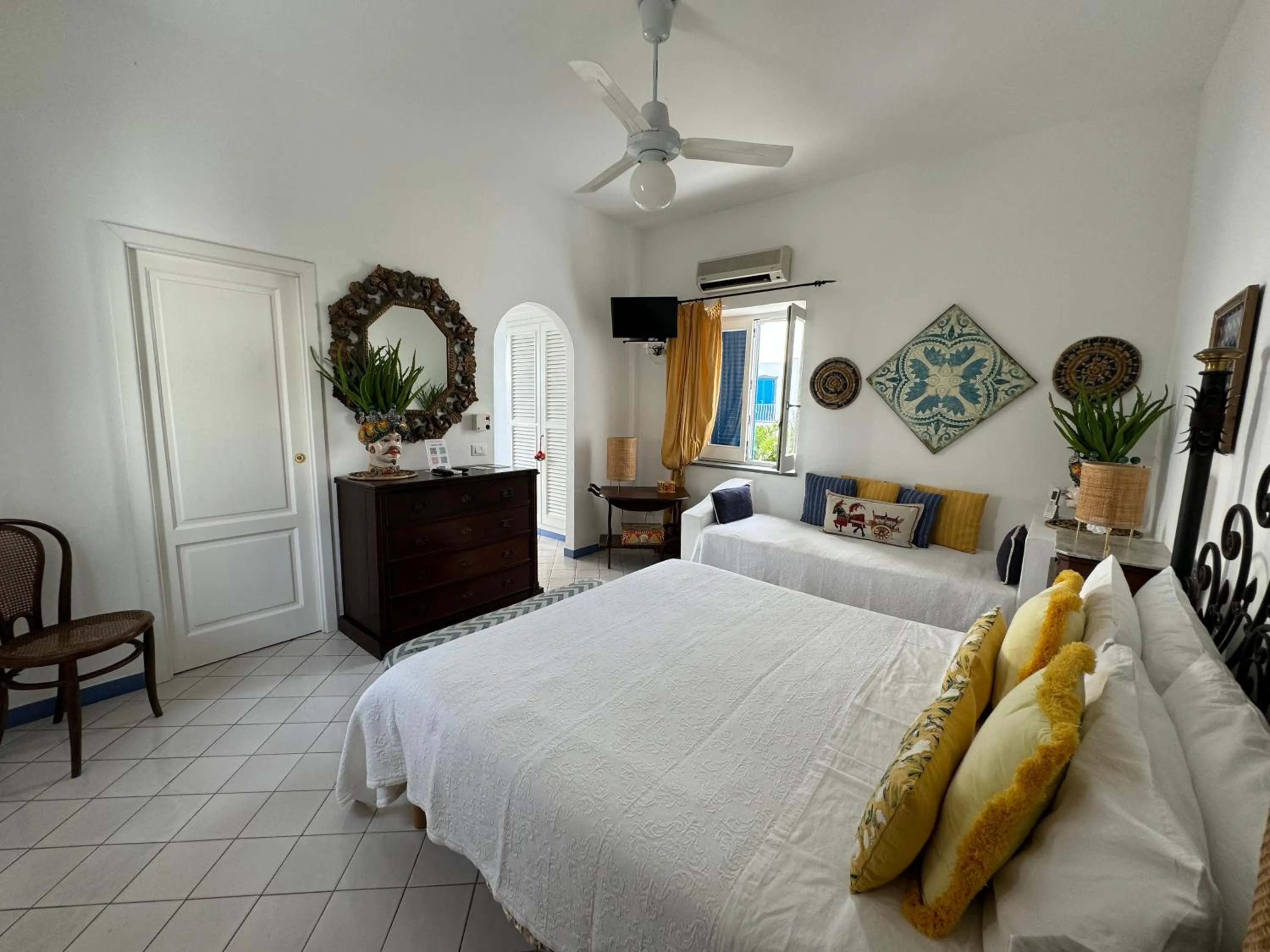 Photo of the whole room, Bed in Hotel Lisca Bianca