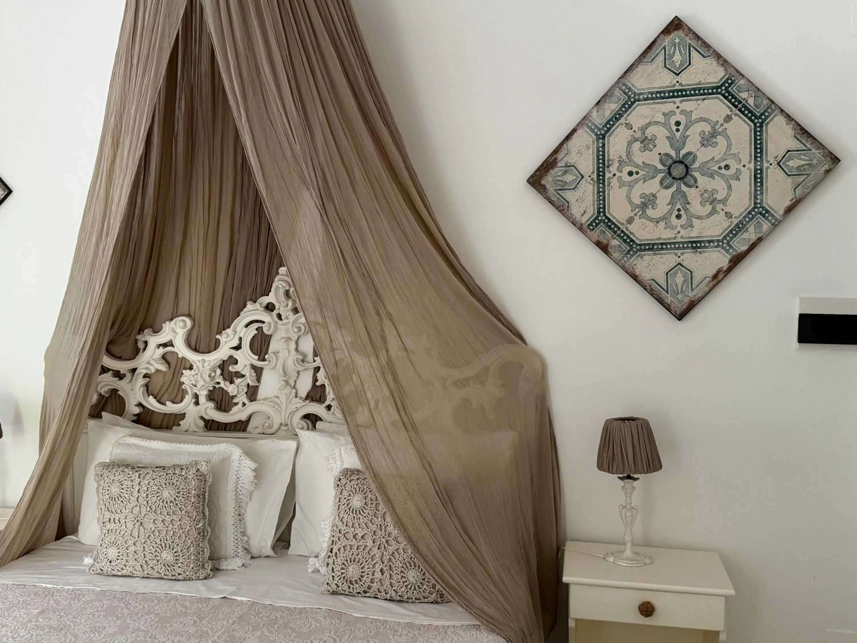 Decorative detail, Bed in Hotel Lisca Bianca