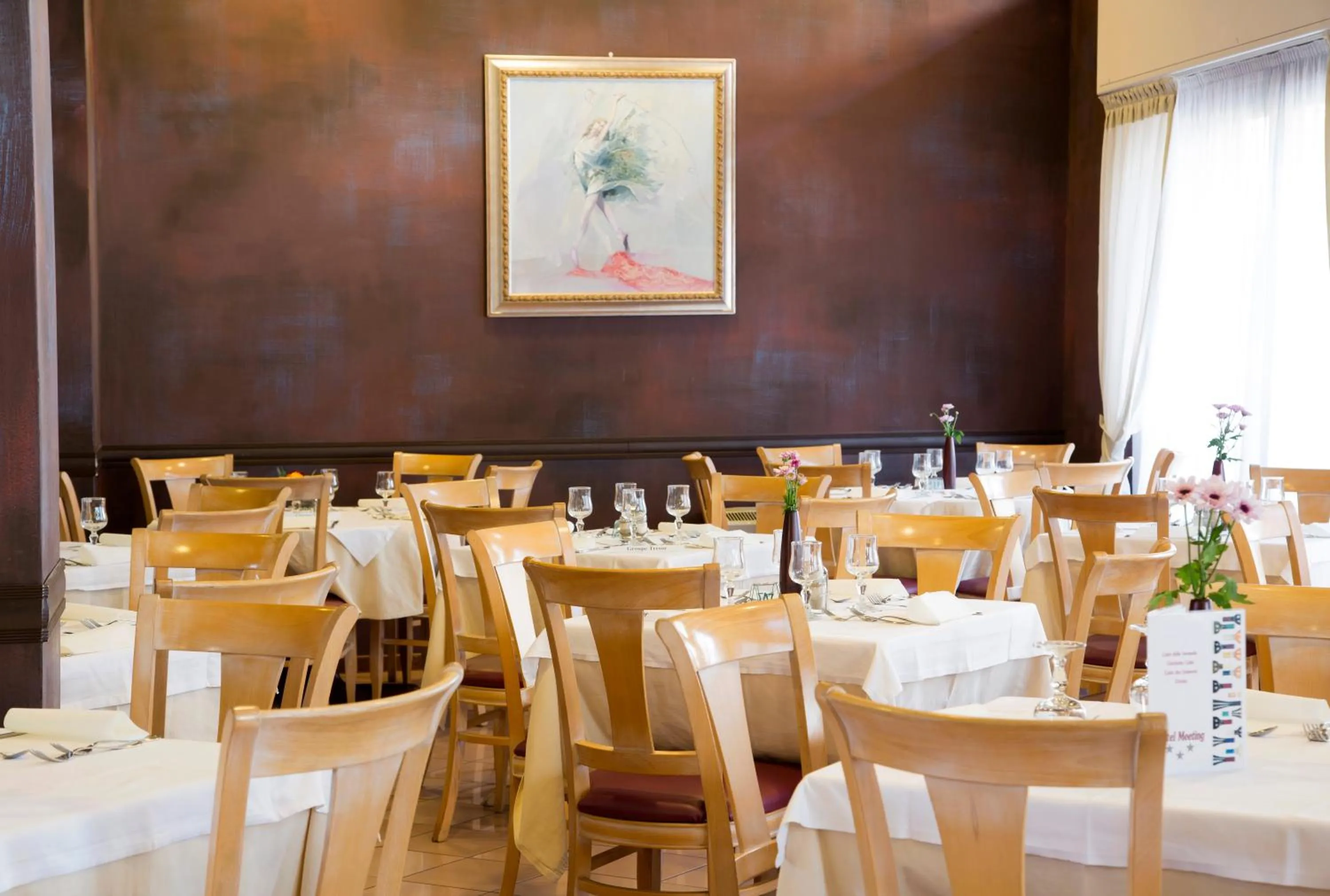 Restaurant/places to eat in Hotel Meeting