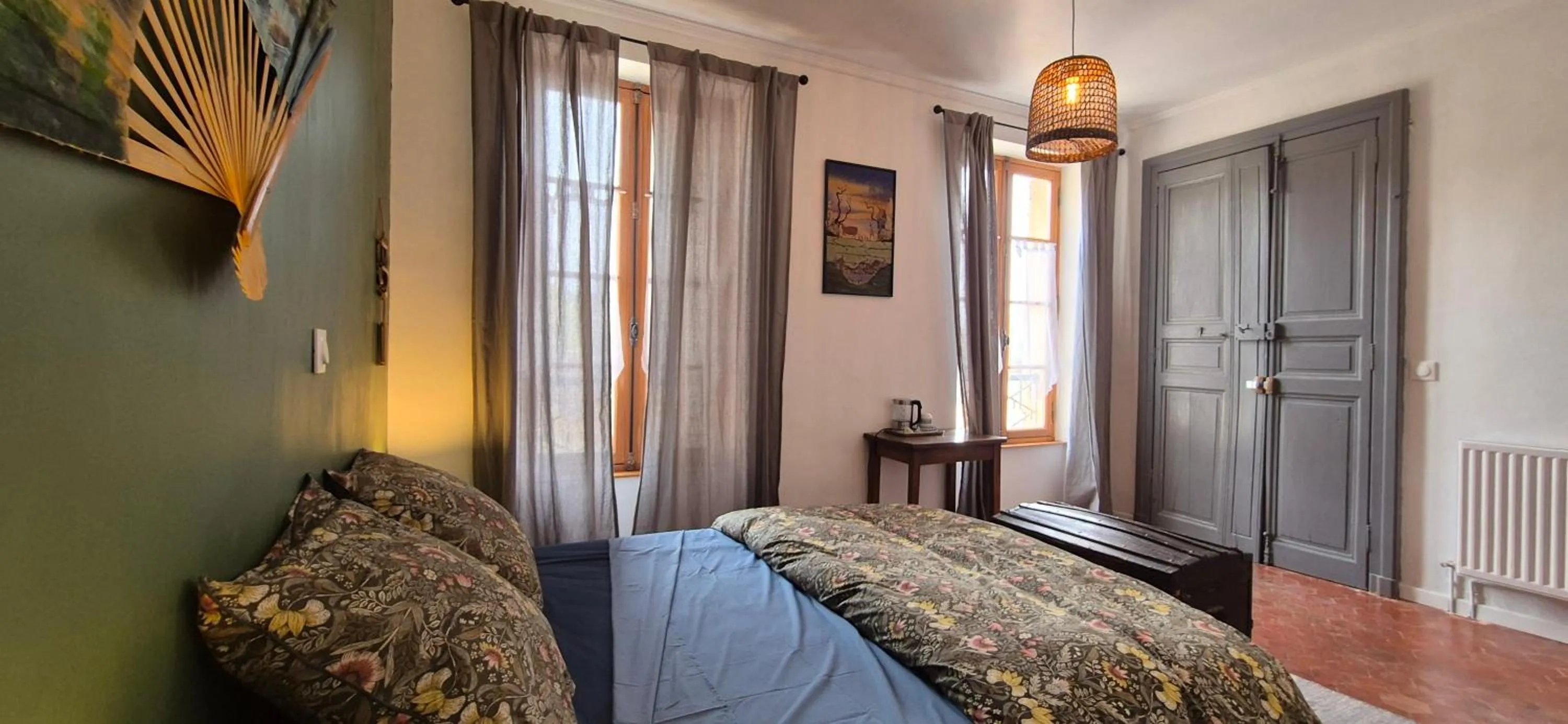 Photo of the whole room, Bed in Chambres d'Hôtes Le relais des marmottes en Luberon
