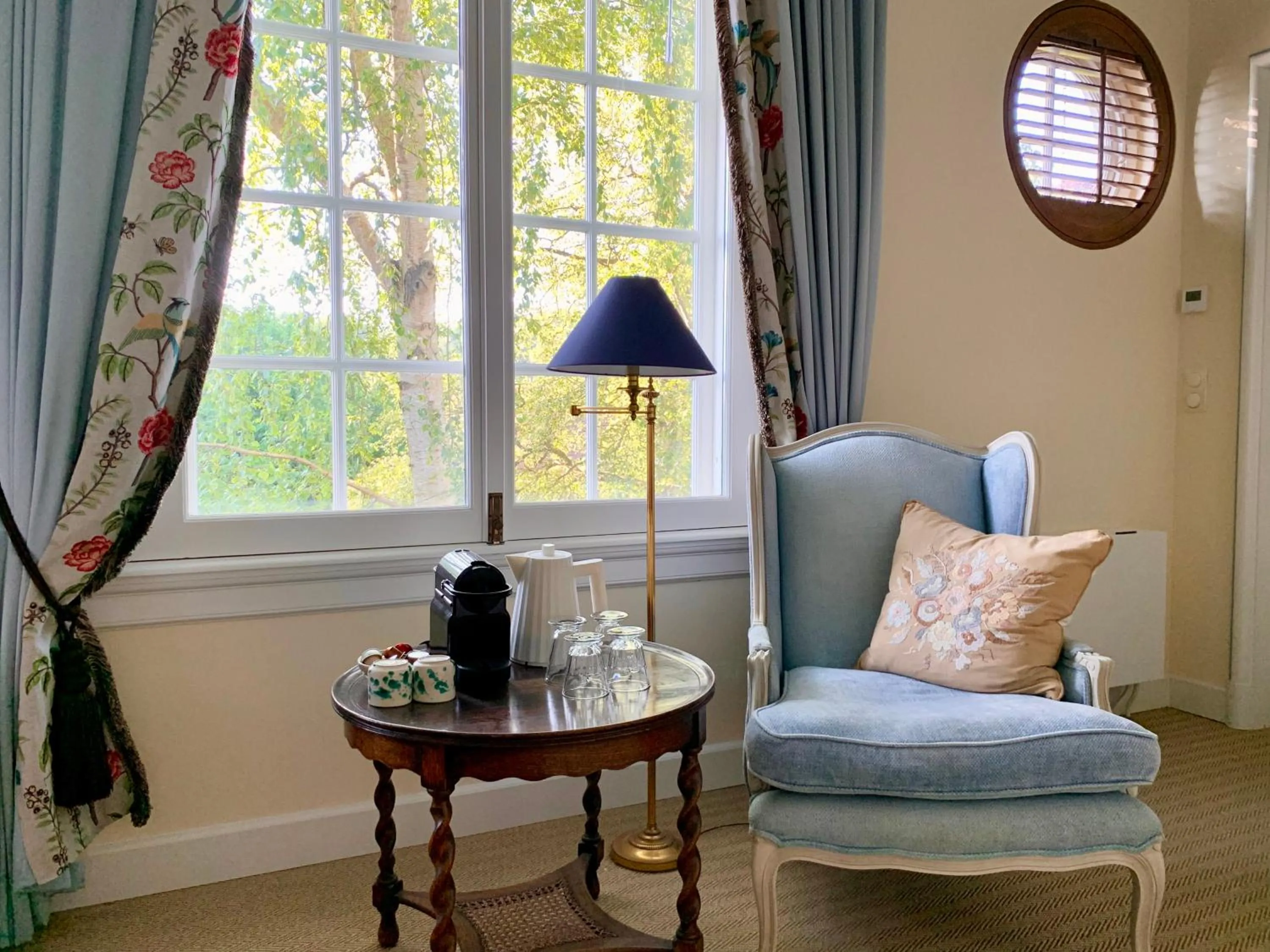 Seating area in Fortuna Spinoza