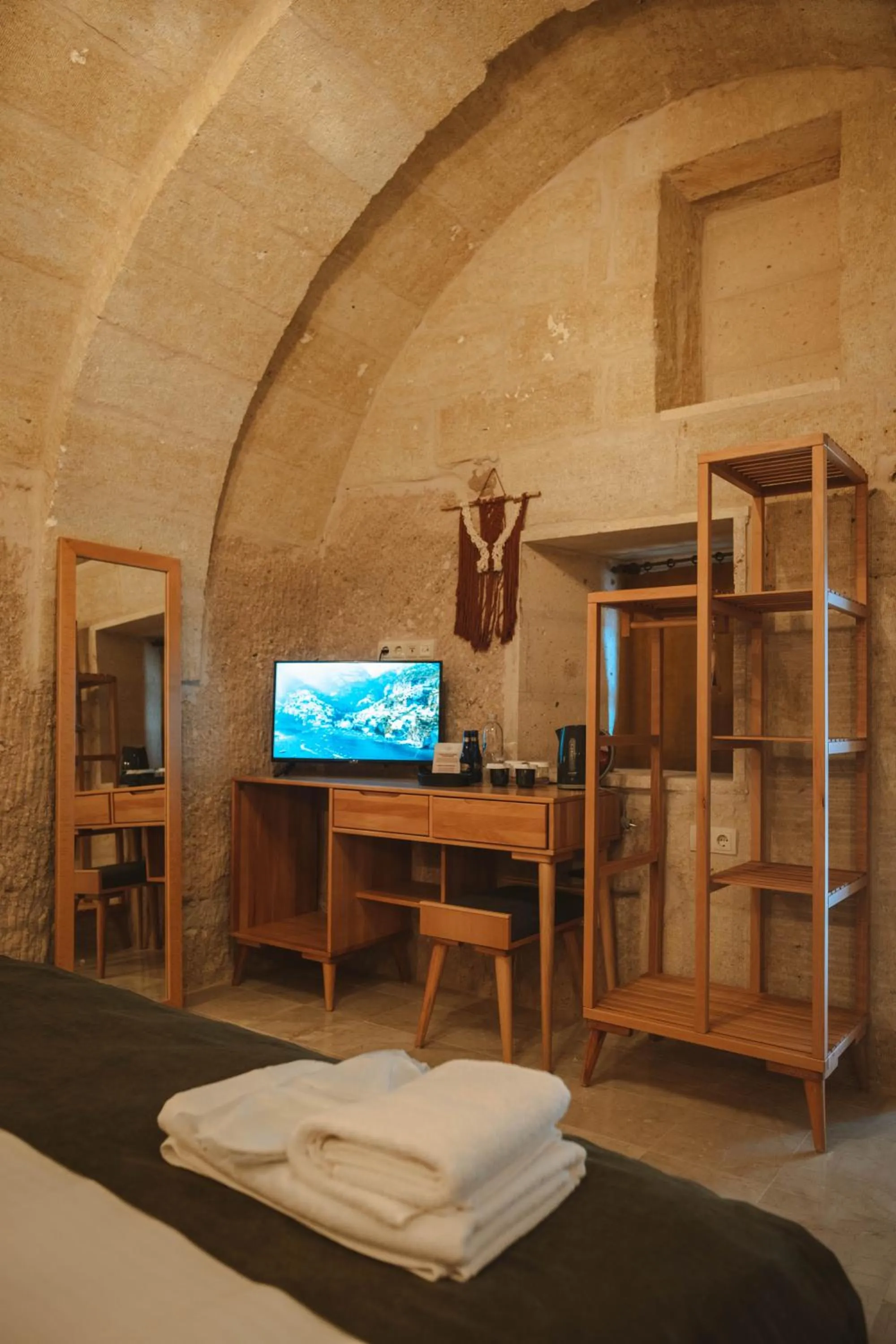 Communal lounge/ TV room, Bed in Juno Cappadocia