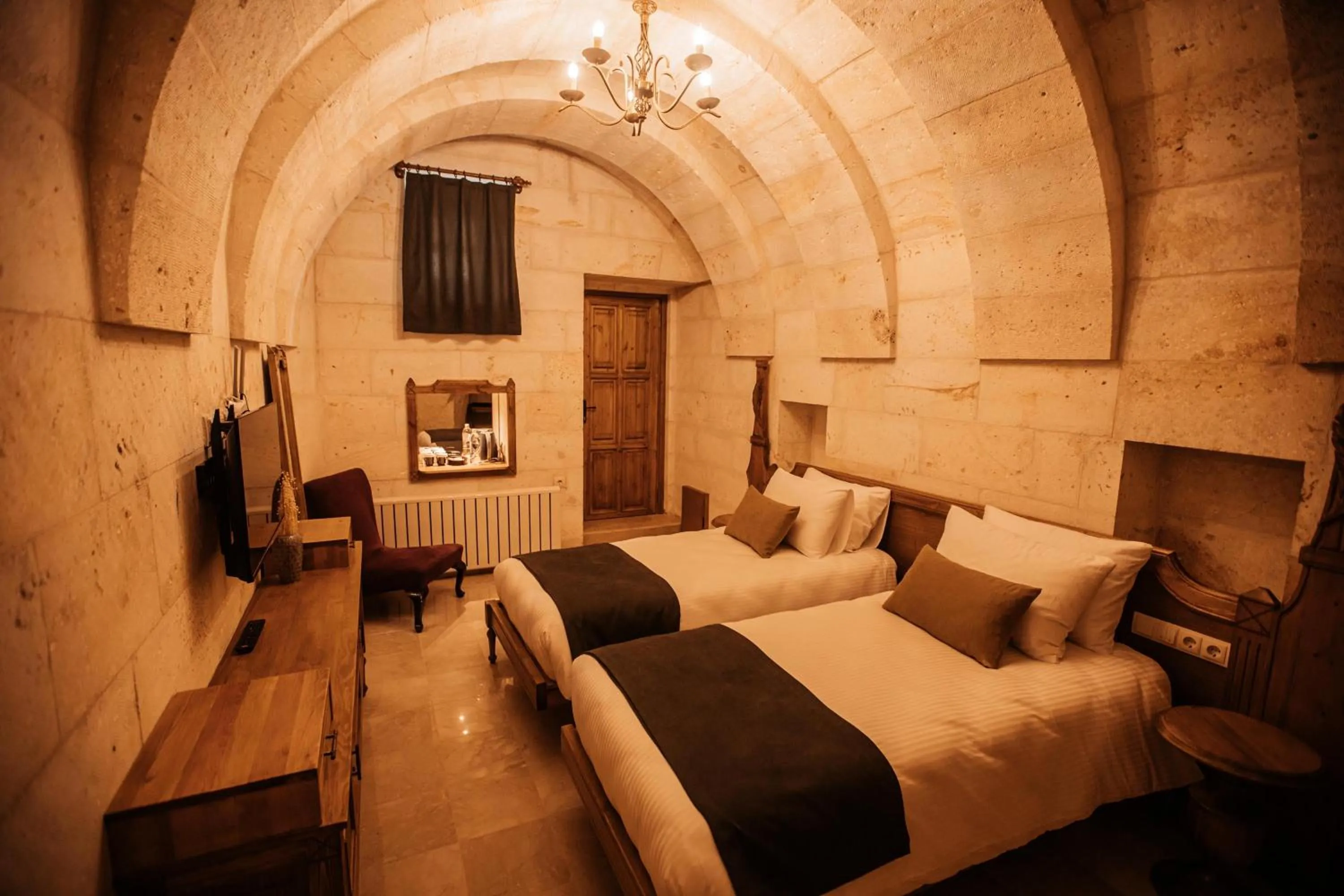 Photo of the whole room, Bed in Juno Cappadocia