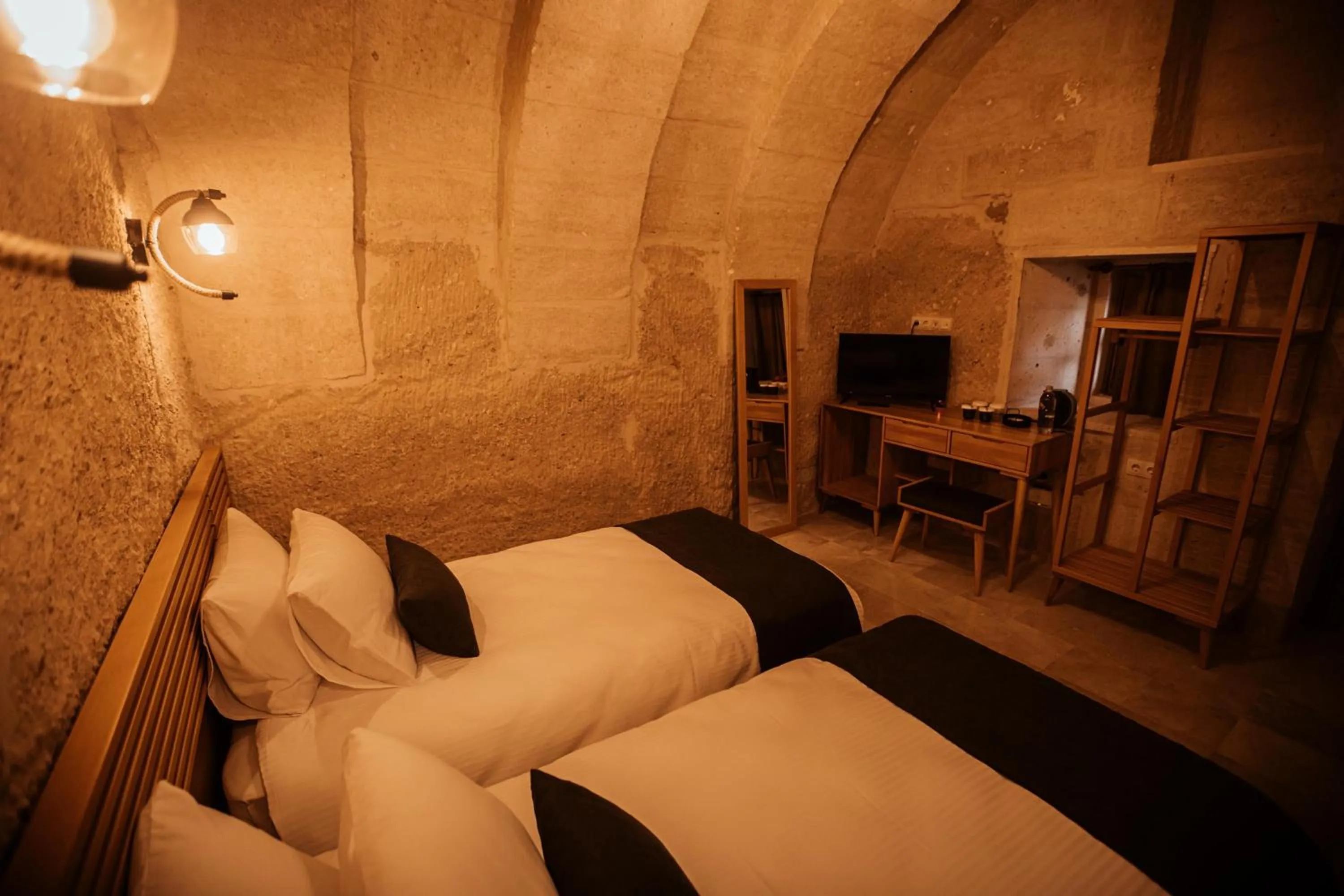 Photo of the whole room, Bed in Juno Cappadocia
