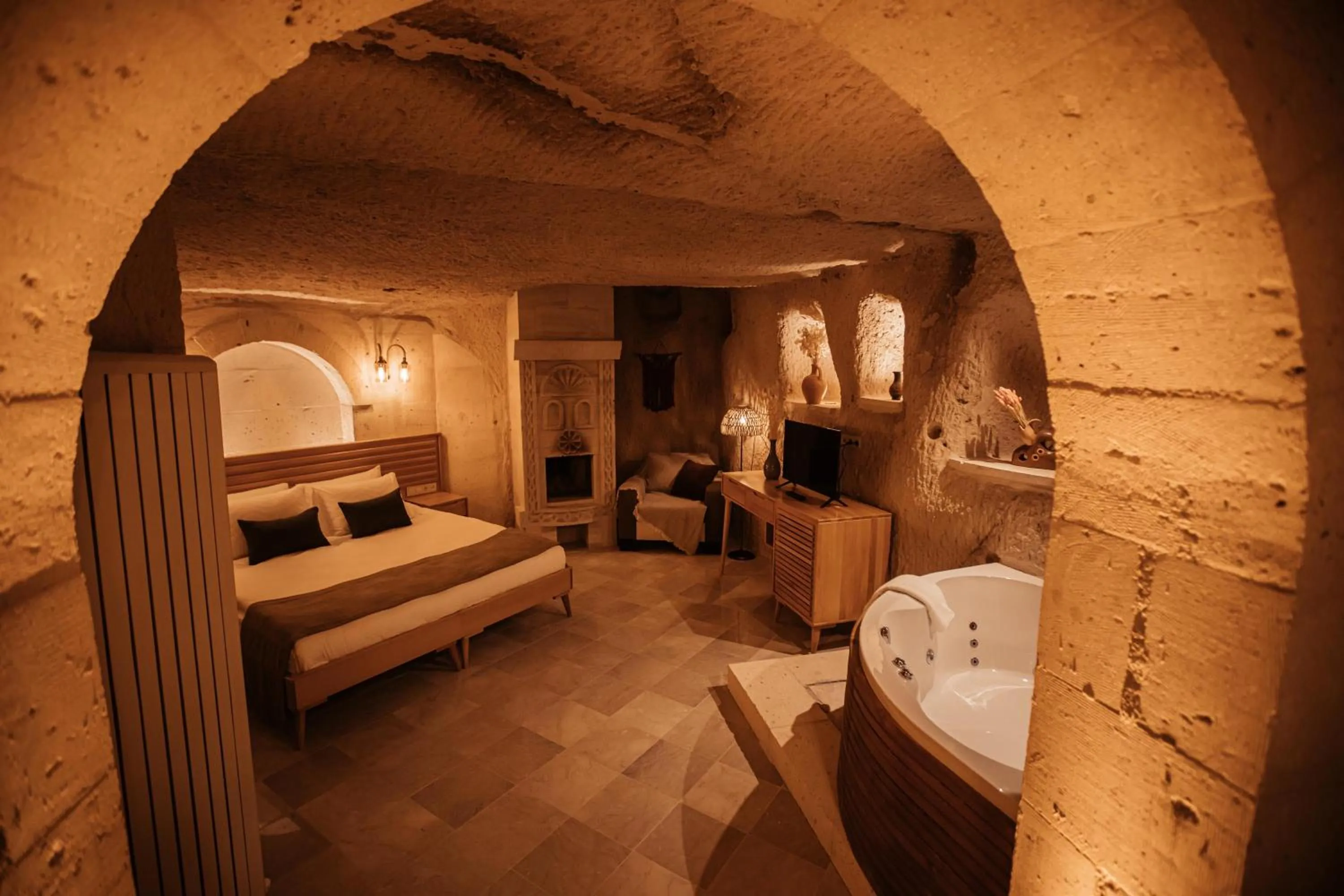 Hot Tub, Bed in Juno Cappadocia