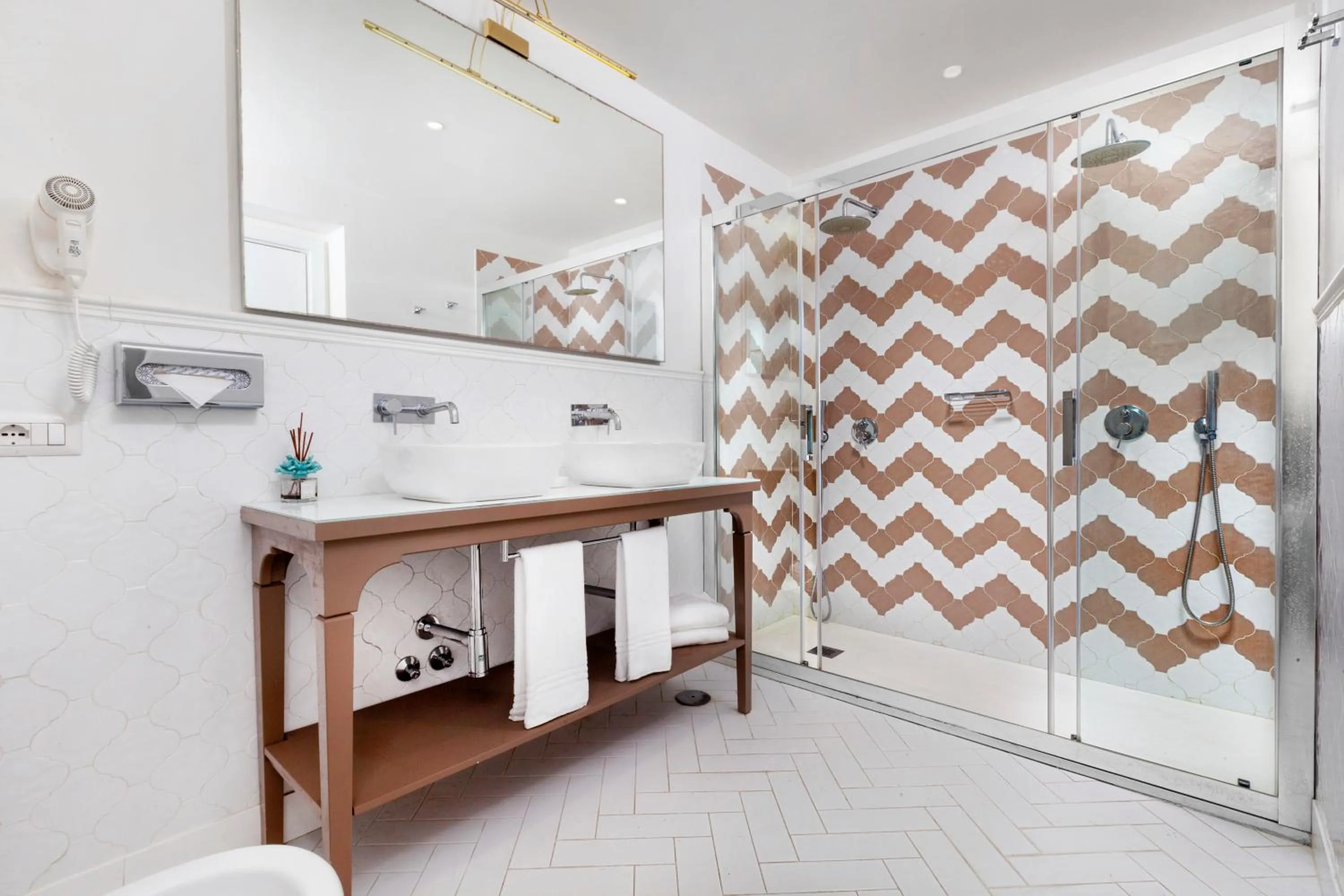 Shower in Mar Hotel Alimuri