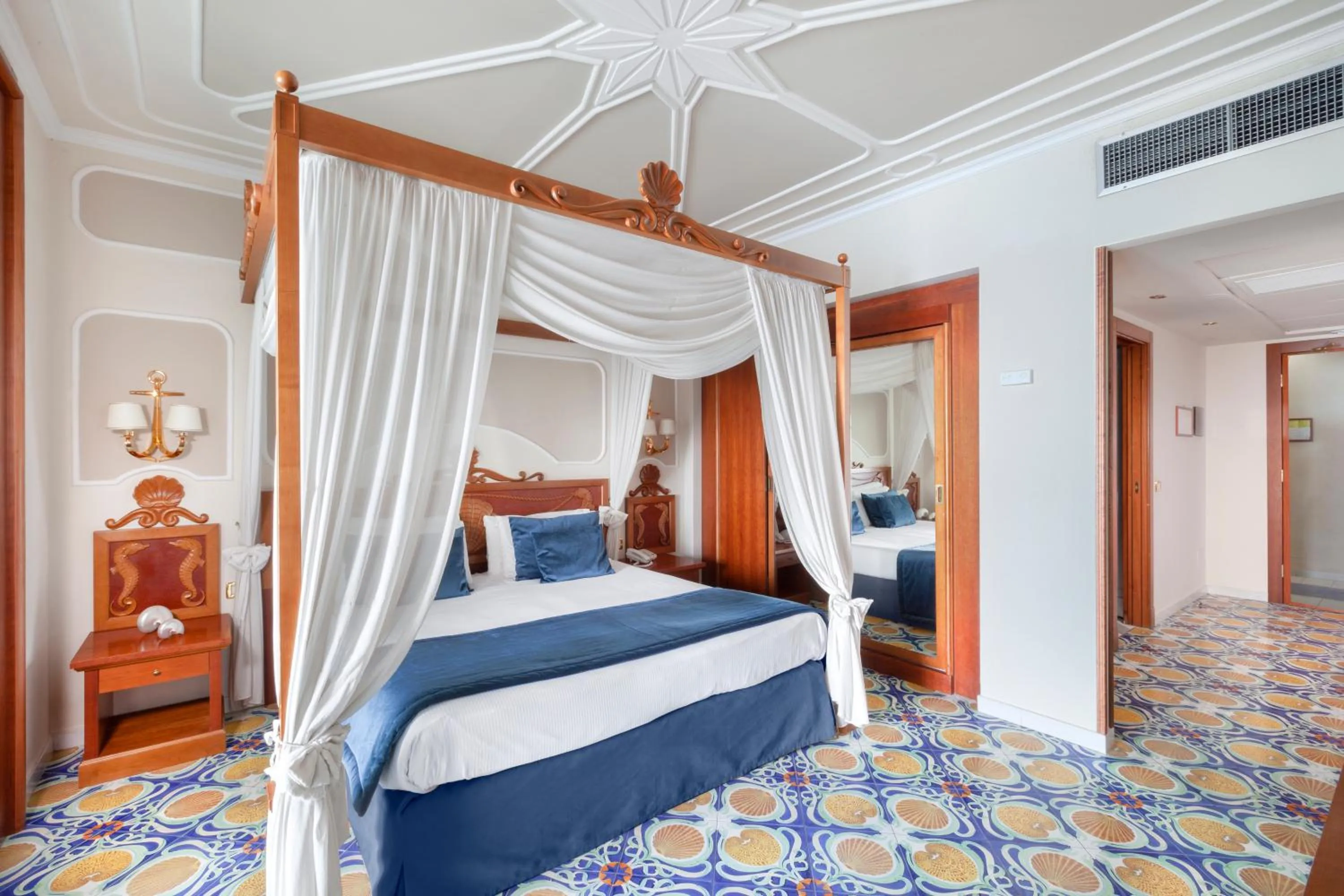 Photo of the whole room, Bed in Mar Hotel Alimuri