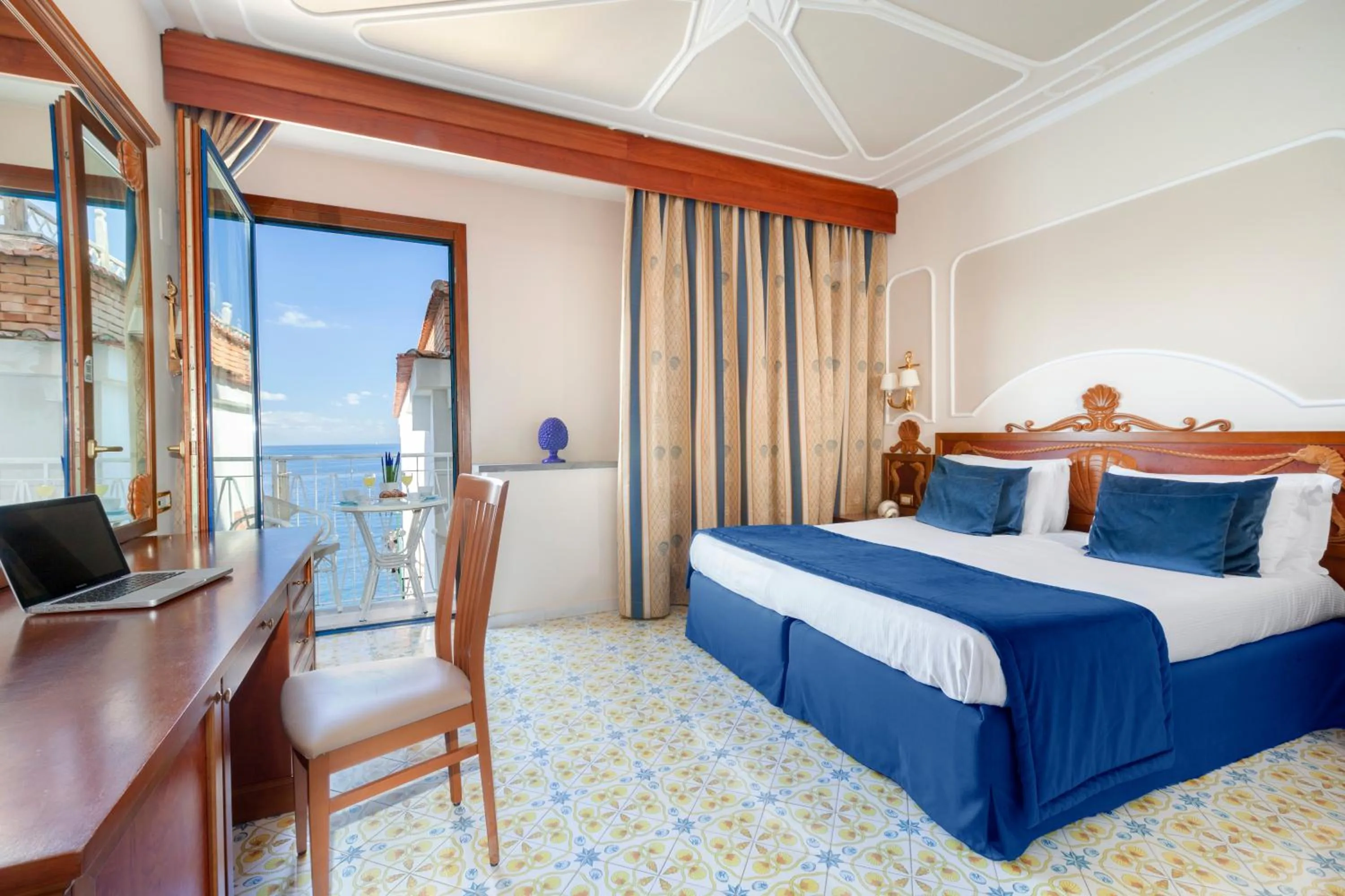 Photo of the whole room, Bed in Mar Hotel Alimuri