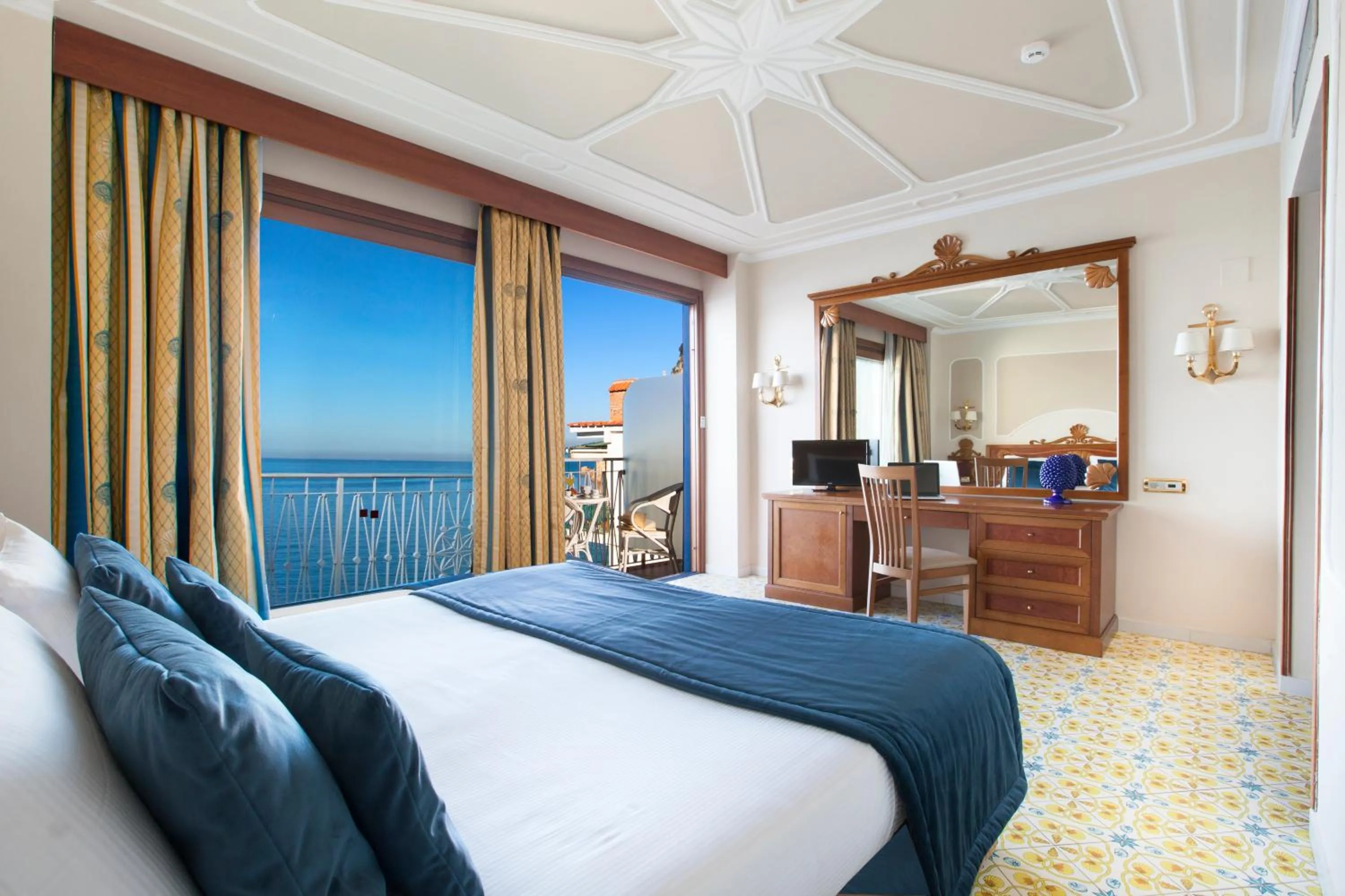 Photo of the whole room, Bed in Mar Hotel Alimuri