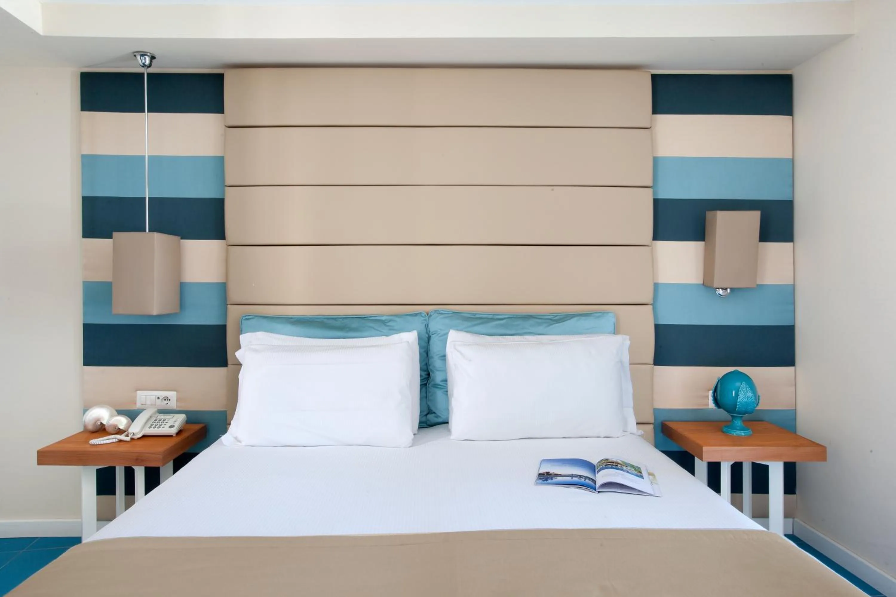 Bed in Mar Hotel Alimuri