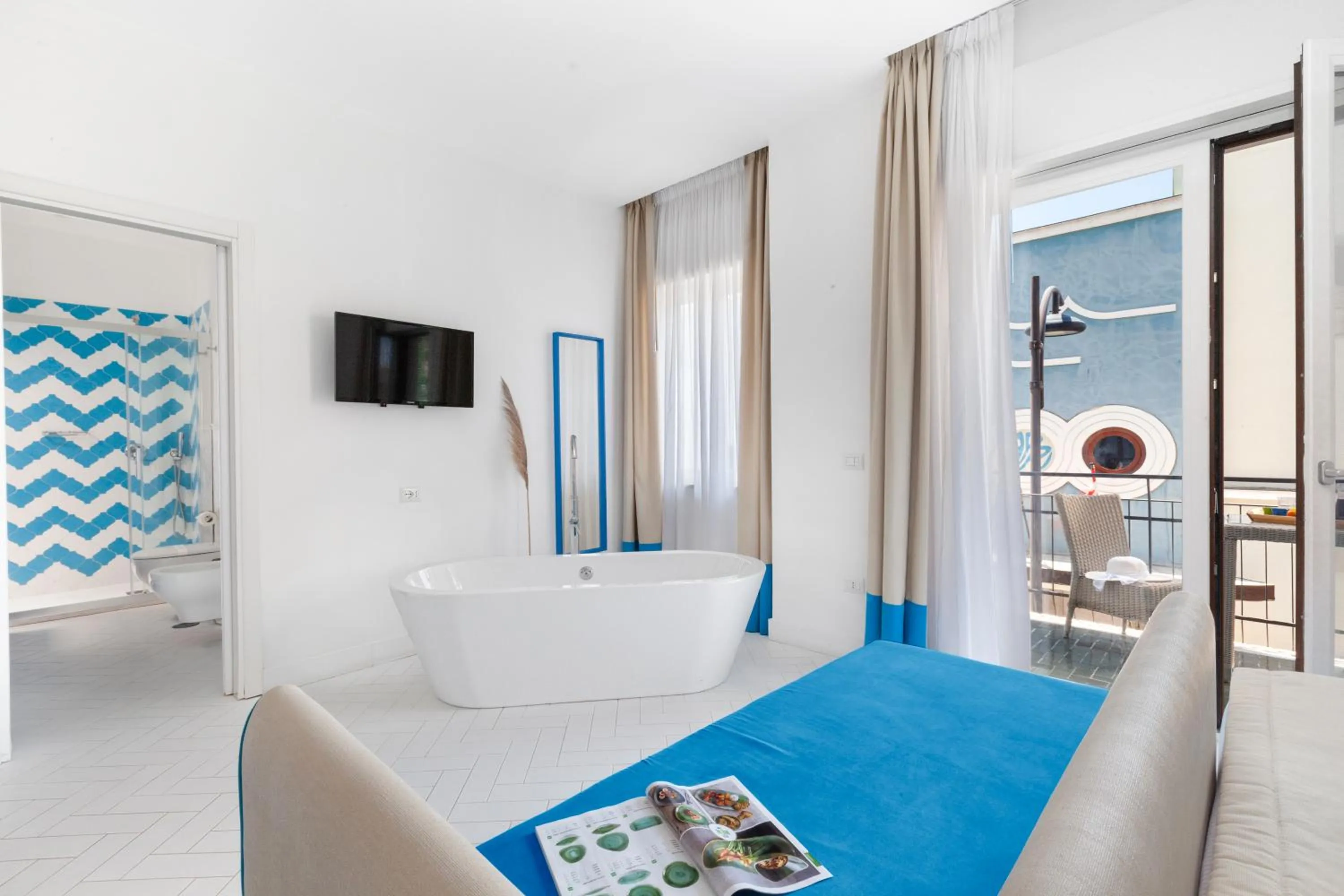 Photo of the whole room in Mar Hotel Alimuri