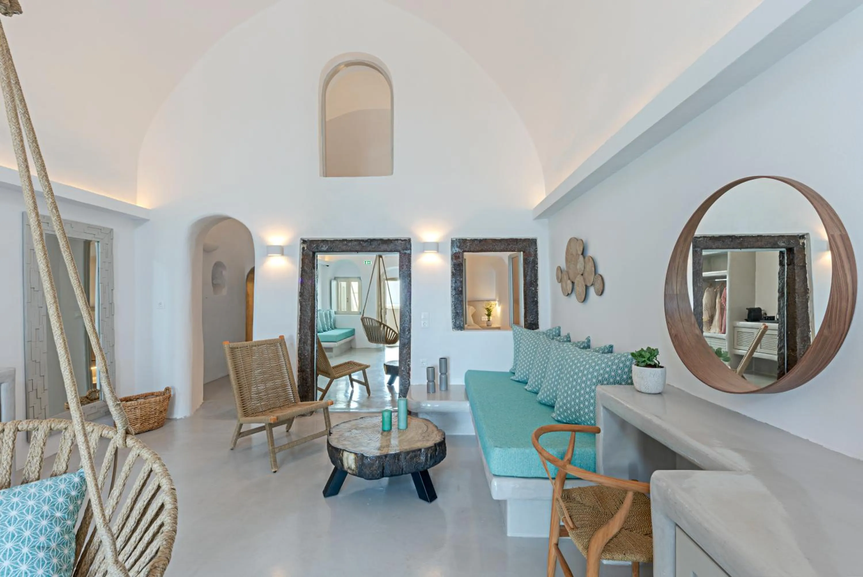 Seating area in Kaleidoscope Imerovigli Suites