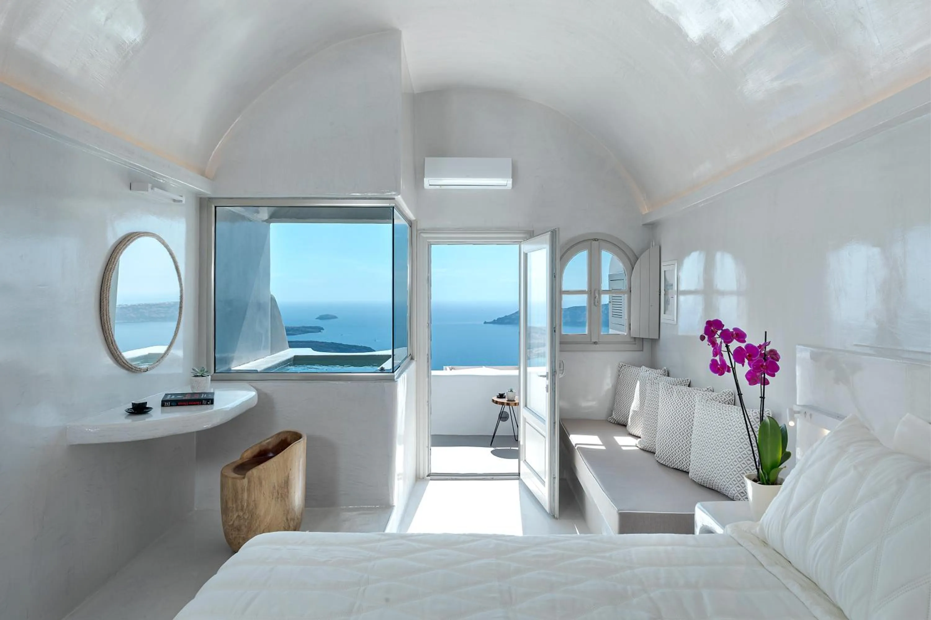 Bedroom, Bed in Kaleidoscope Imerovigli Suites