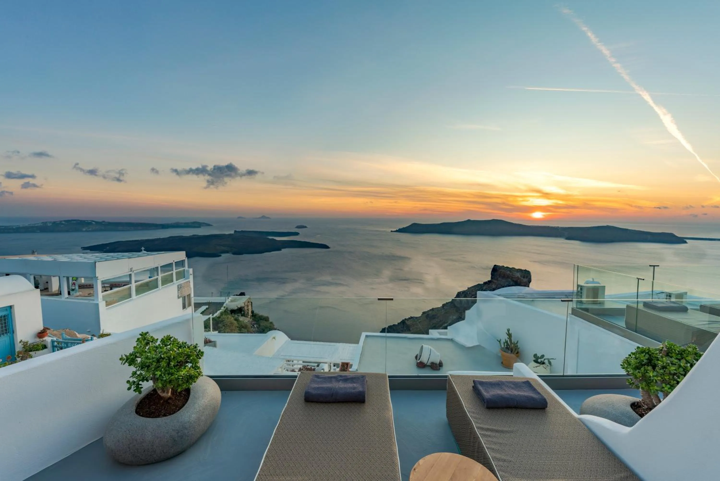 Sunset in Kaleidoscope Imerovigli Suites