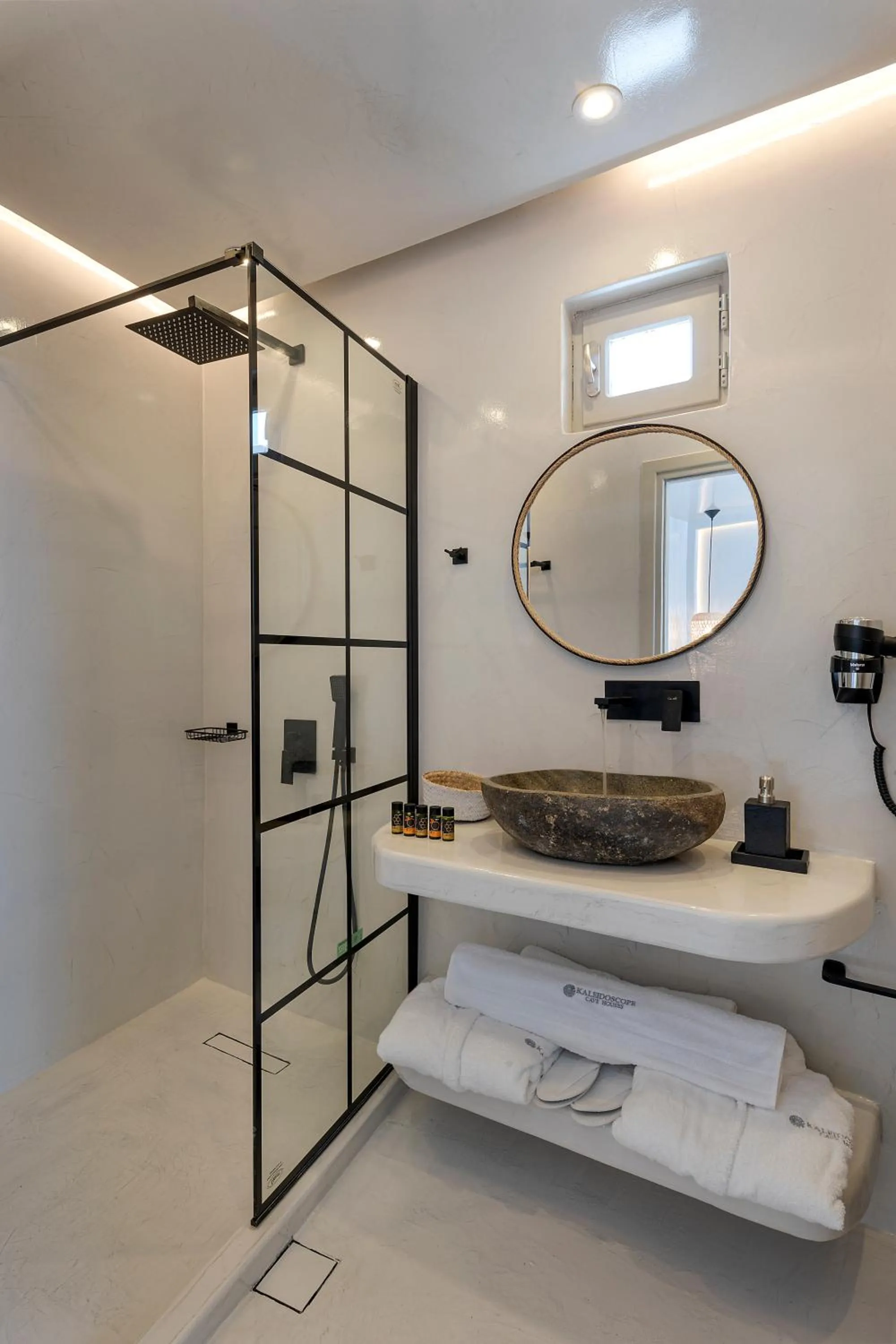 Shower in Kaleidoscope Imerovigli Suites