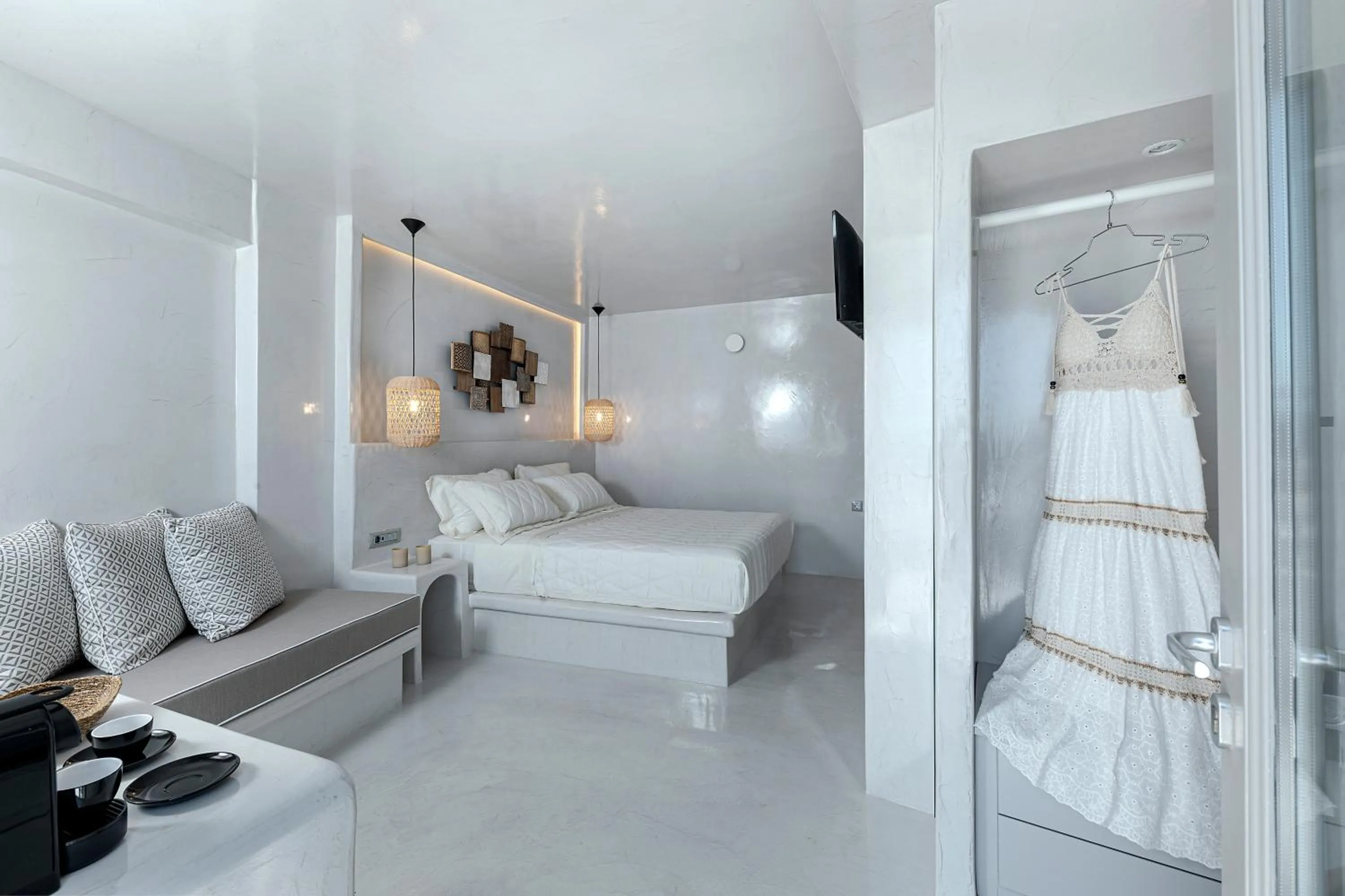 Bed in Kaleidoscope Imerovigli Suites