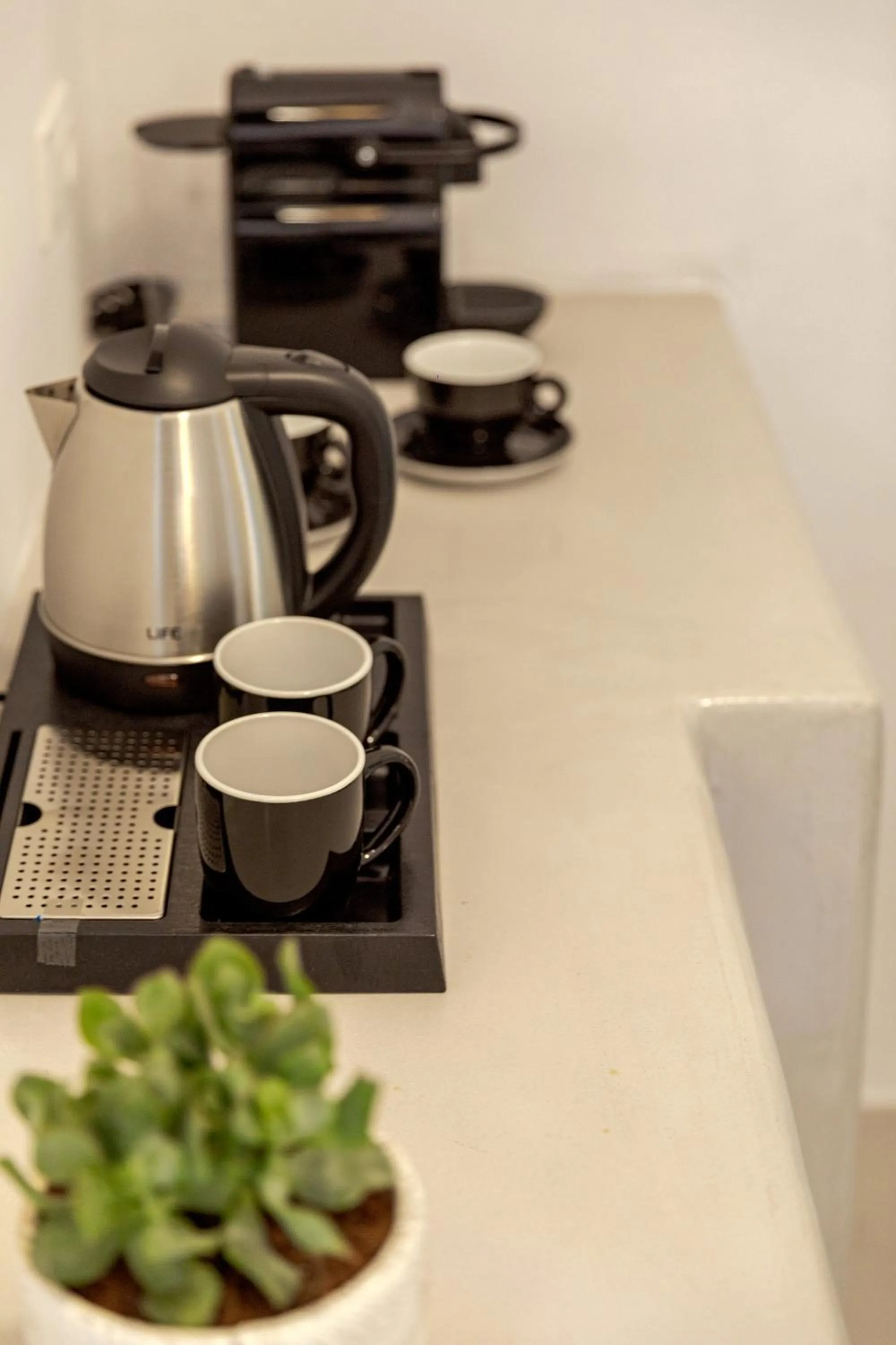 Coffee/tea facilities in Kaleidoscope Imerovigli Suites