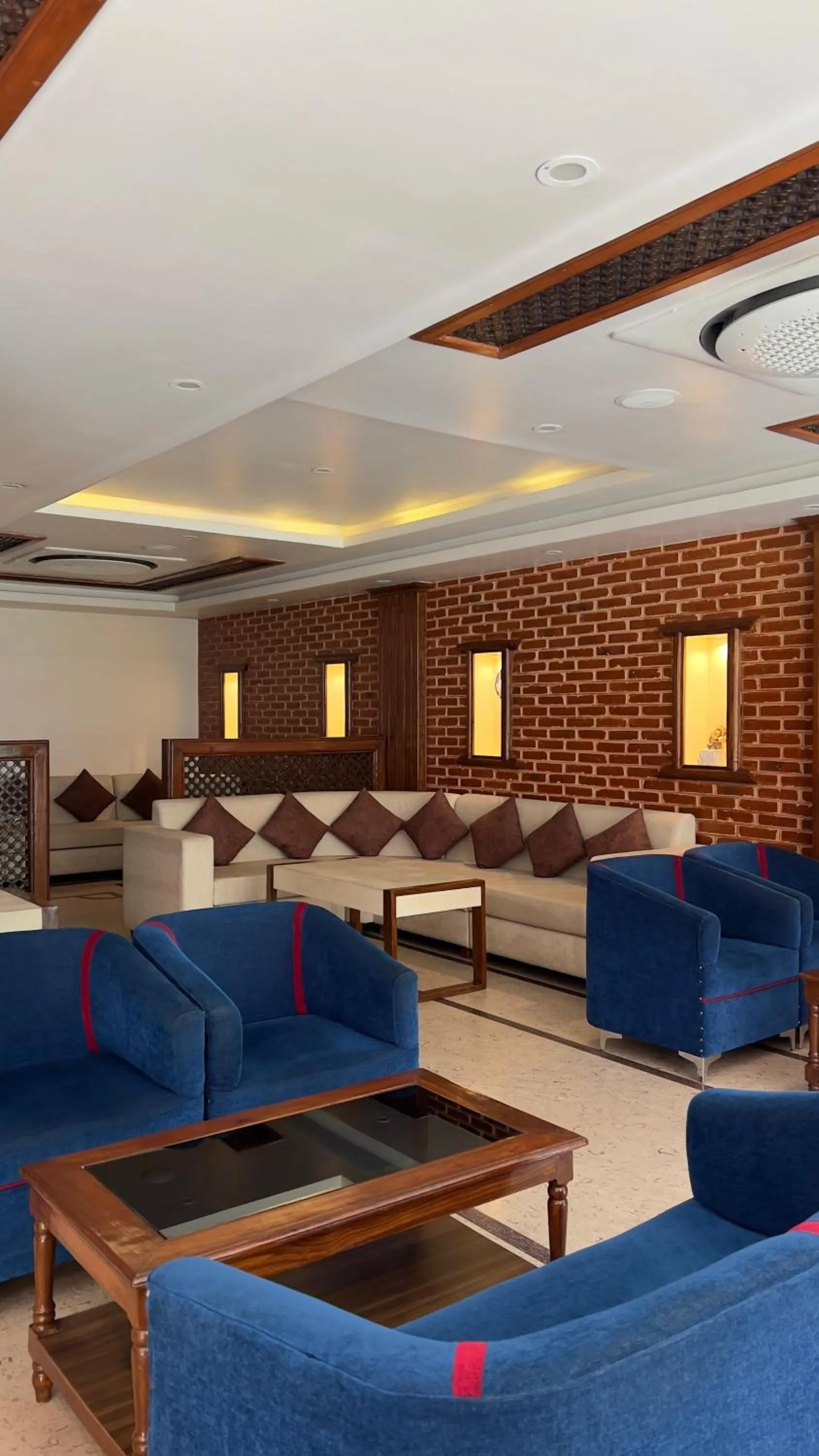 Lobby or reception in Hotel Kailash Kutee