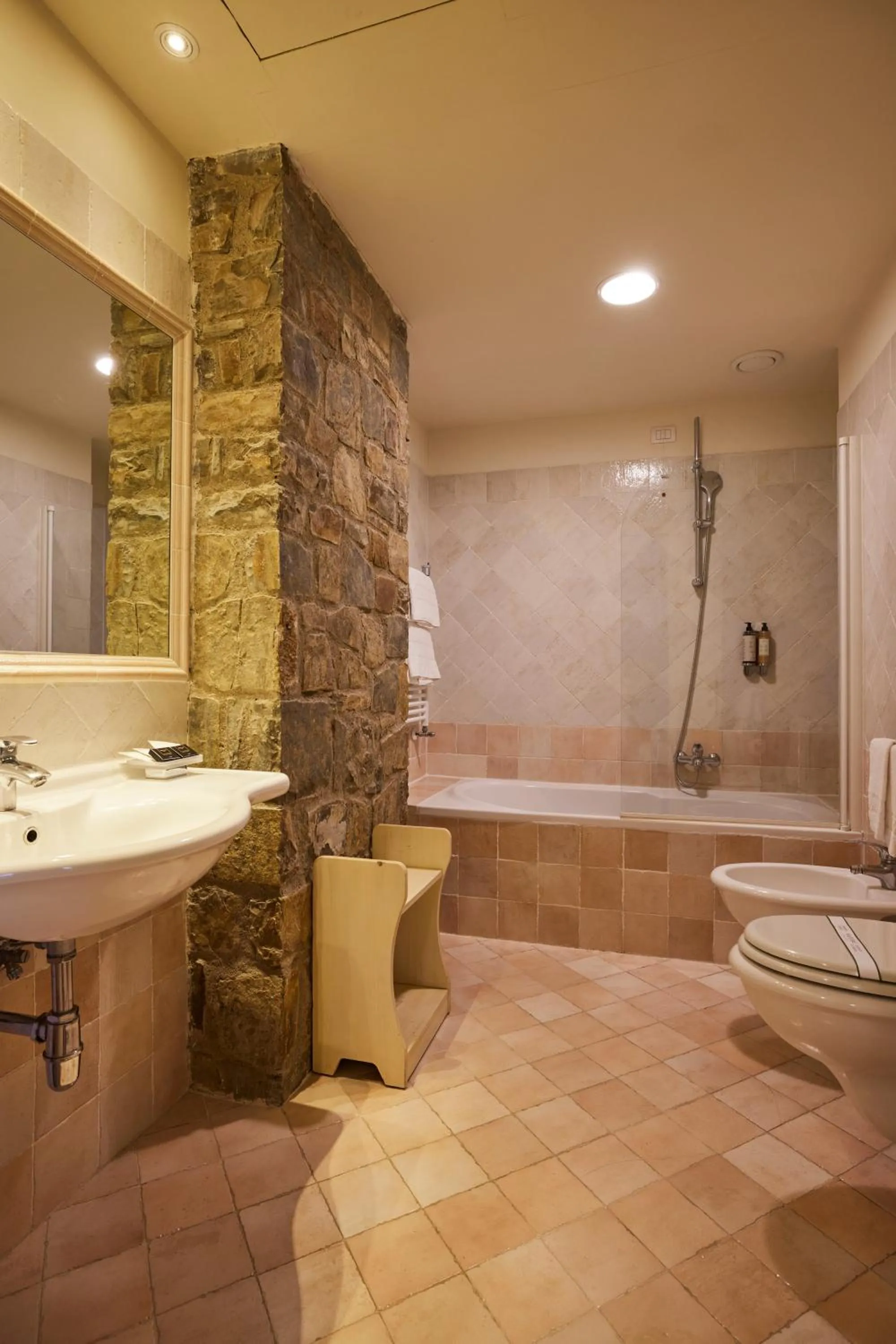 Toilet in Hotel Borgo Di Cortefreda - Place of Charme