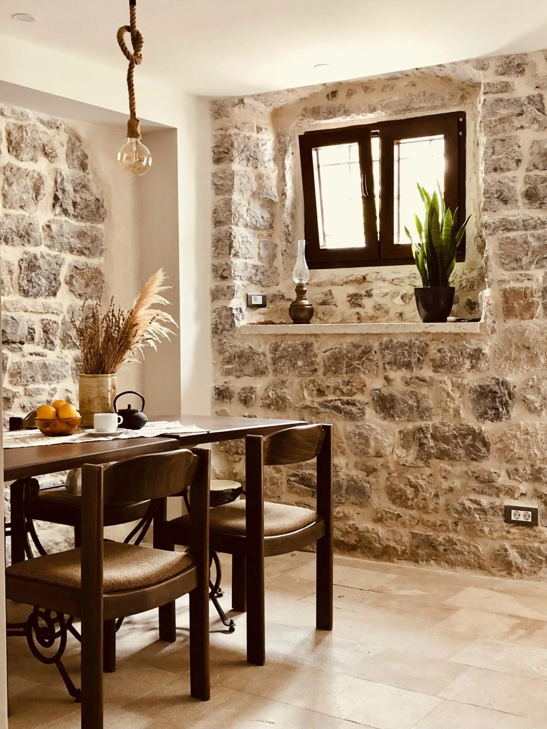 Communal lounge/ TV room in Guesthouse Giraffe