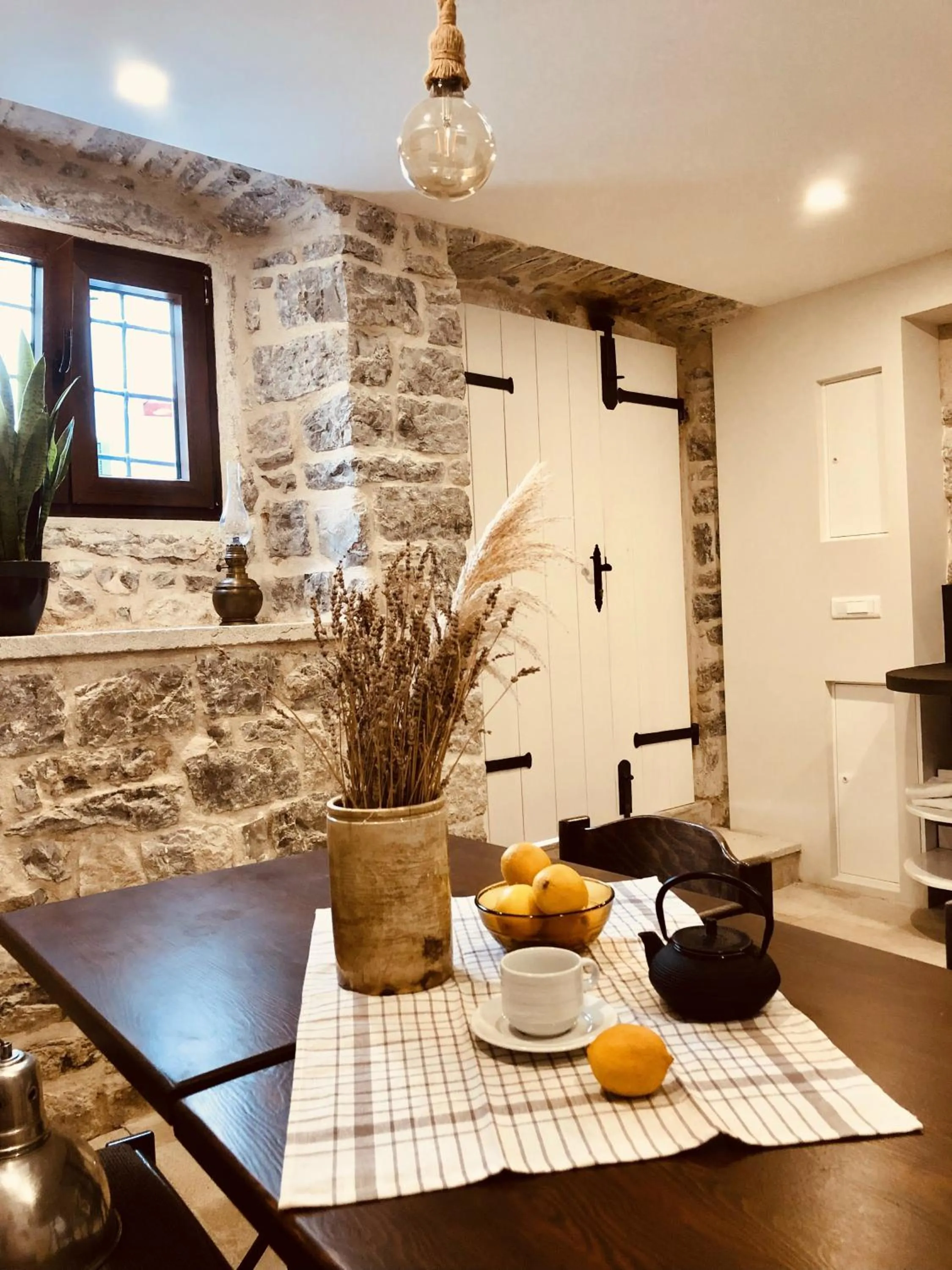 Communal lounge/ TV room in Guesthouse Giraffe