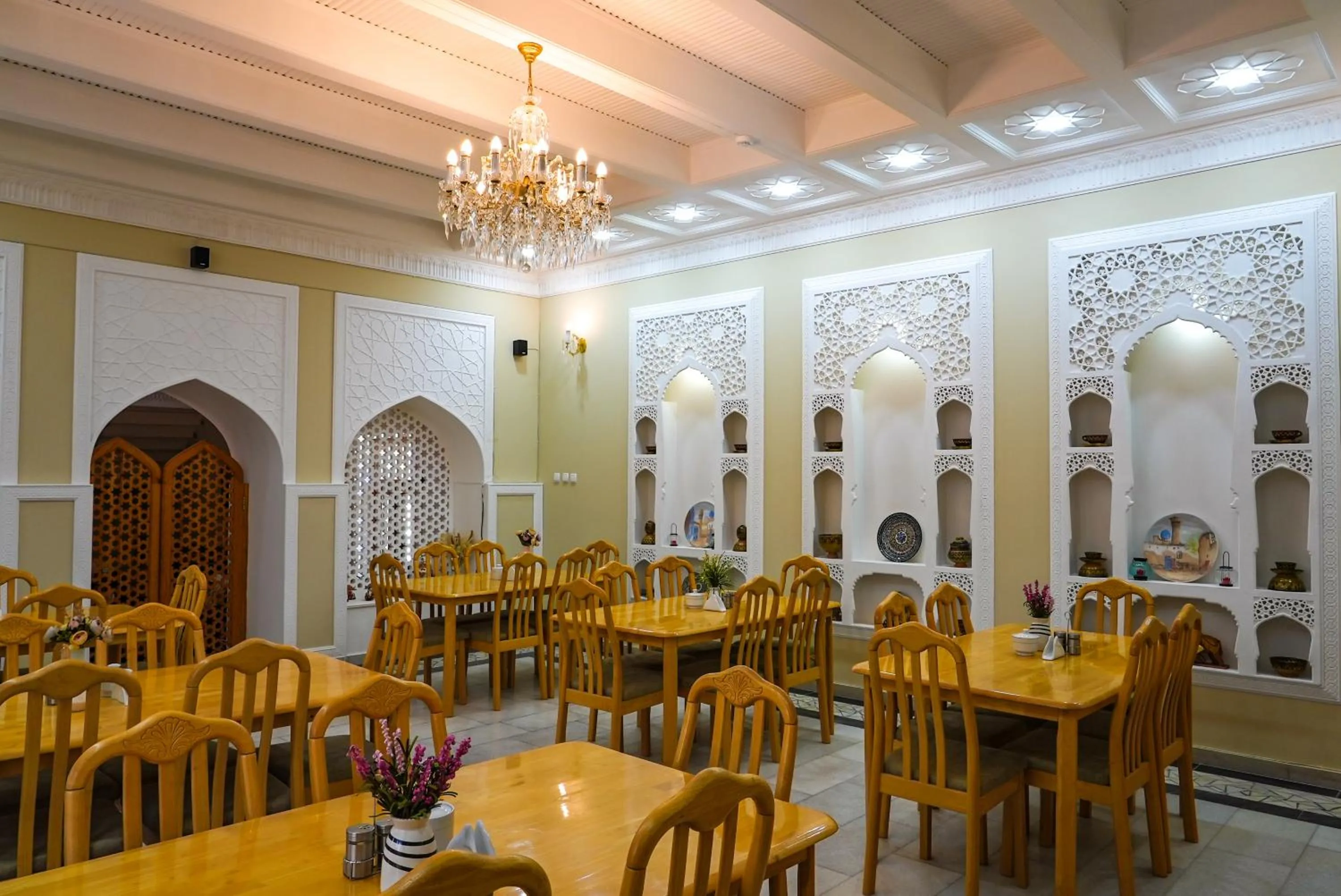 Restaurant/places to eat in Zargaron Boutique