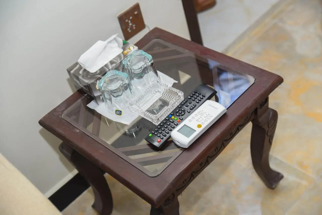 Decorative detail in Royal Blue inn Hotel